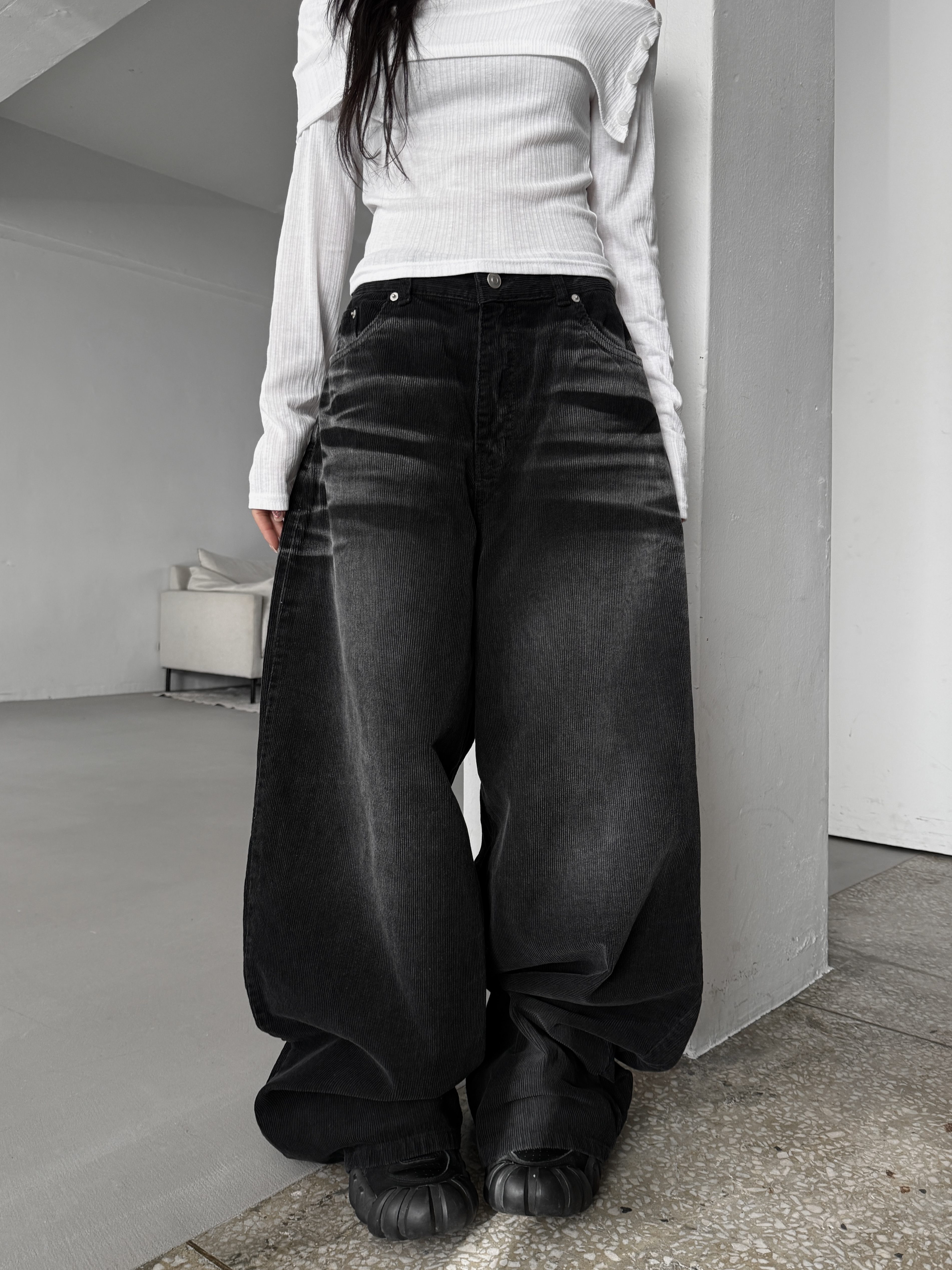 燈芯絨 弧形剪裁 漸層水洗寬鬆牛仔褲（現貨）