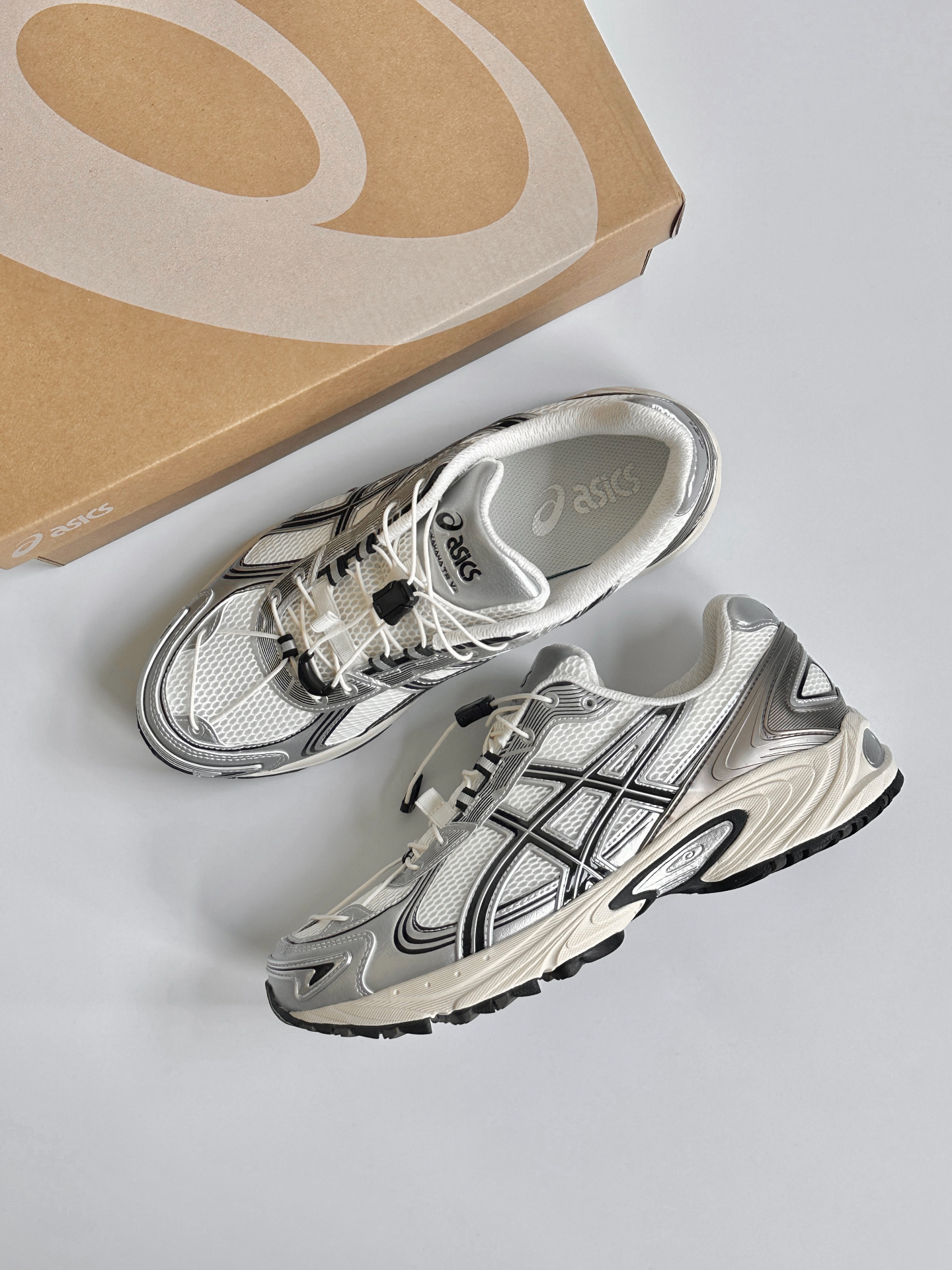 代購-ASICS Gel-Kahana TR V4 金屬白銀銅 Y2K 抽繩 復古老爹鞋 登山鞋  男女同款  1203A781-100