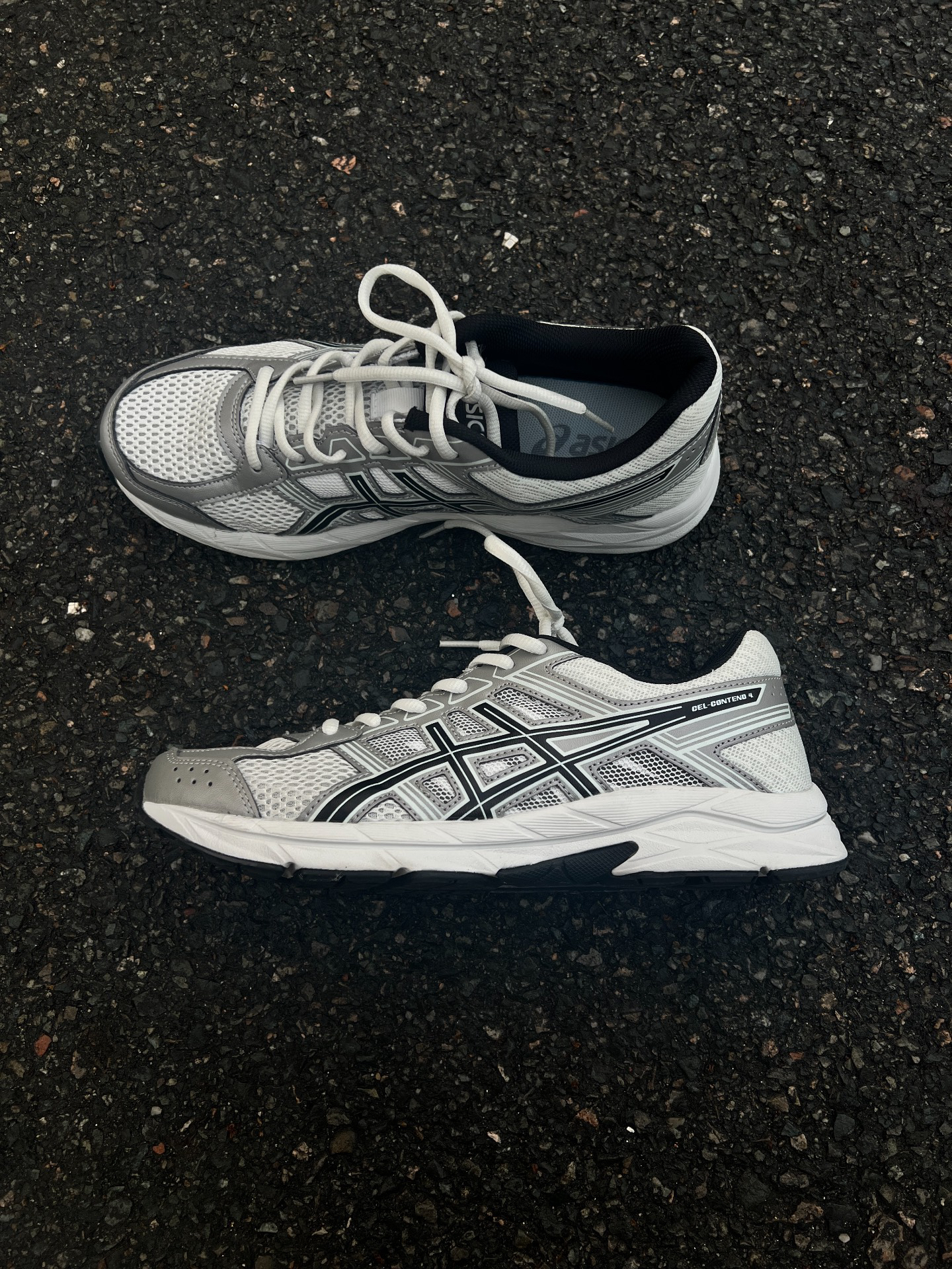 代購-ASICS Gel-Contend 4 <亞瑟士CP擔當> 銀灰黑 緩震回彈健步運動鞋 休閒鞋 男款 白銀色 1011B937-103
