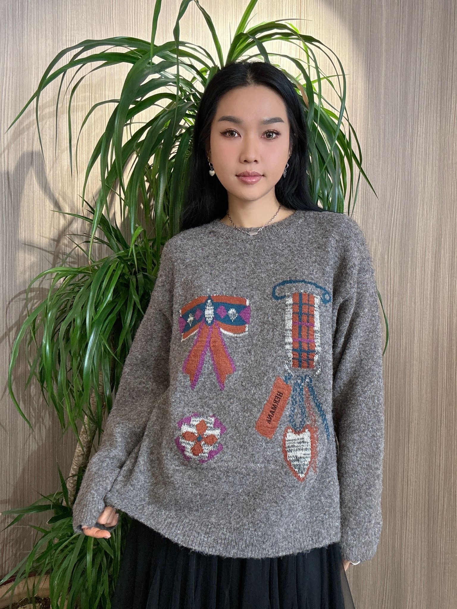 蝴蝶結軍章織花冷衫 (現貨款式）