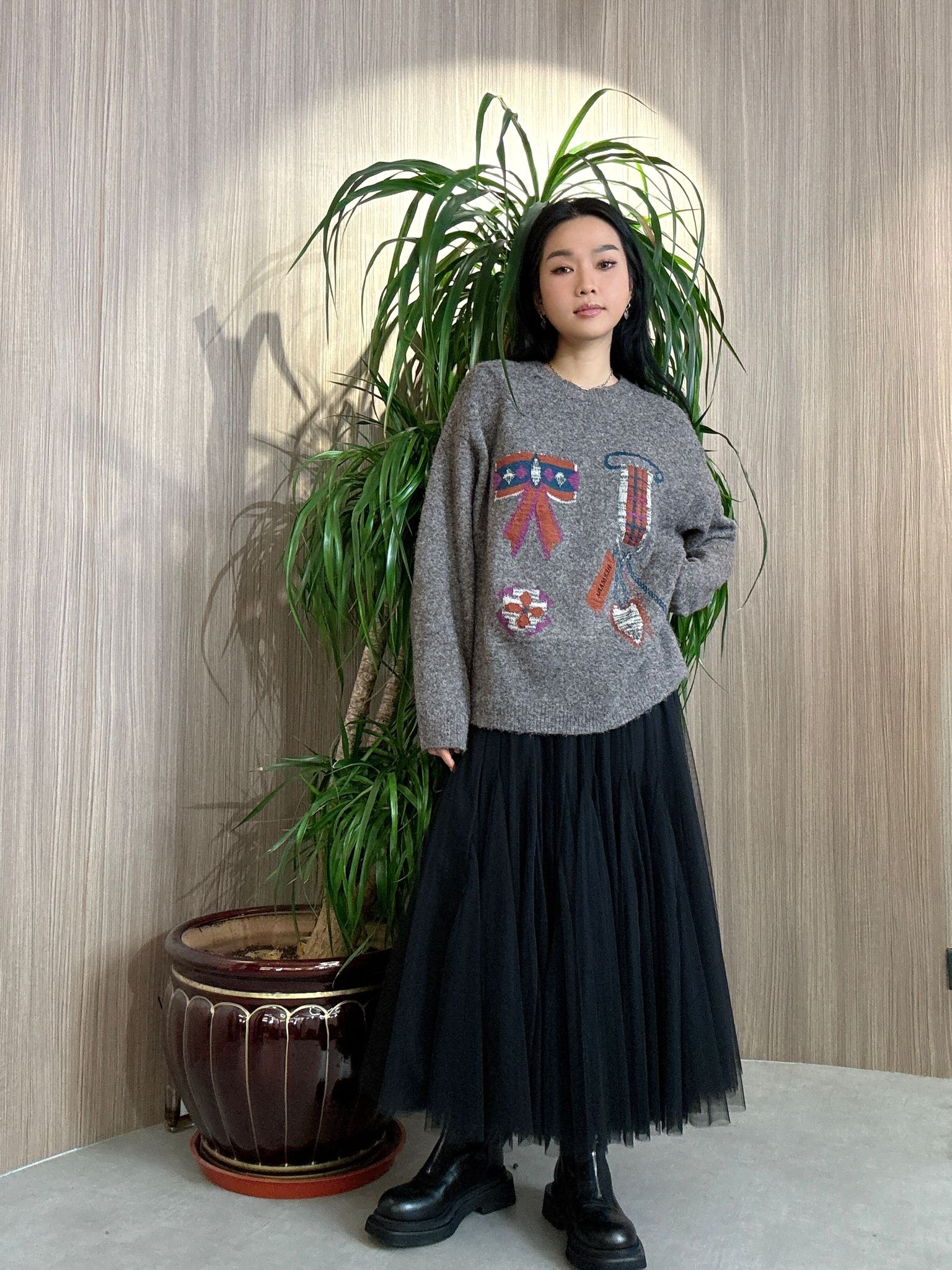 蝴蝶結軍章織花冷衫 (現貨款式）