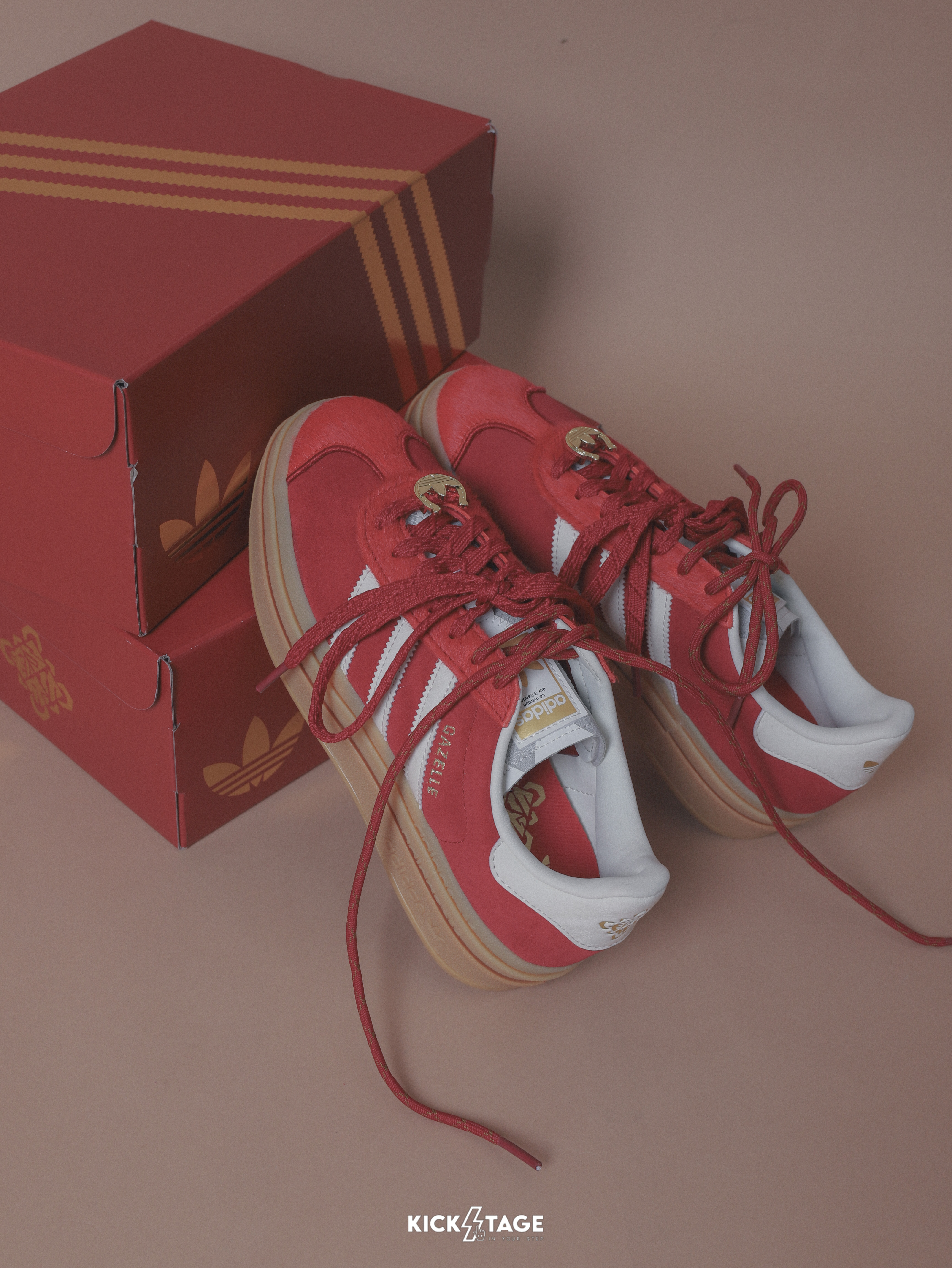 女鞋 ADIDAS CNY X GAZELLE W 紅白 新年 馬年 馬毛 麂皮 厚底 膠底 雙鞋帶 德訓鞋 休閒鞋【KJ4293】