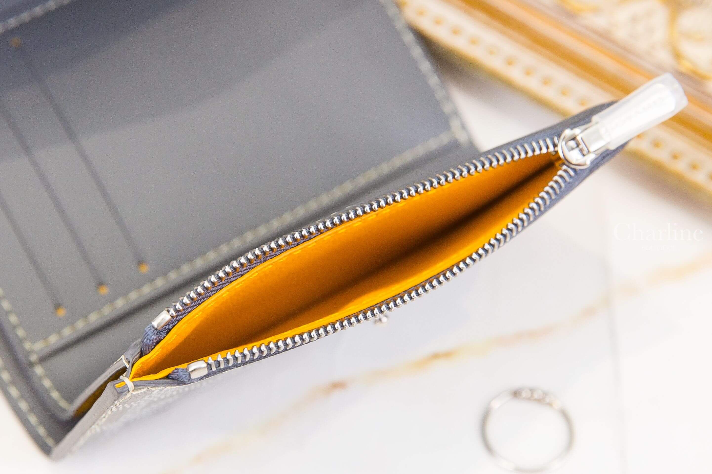 Goyard Saint-Gabriel Wallet 灰色小牛皮拼黃色夾層內裡三折短夾-Charline Boutique 精品代購