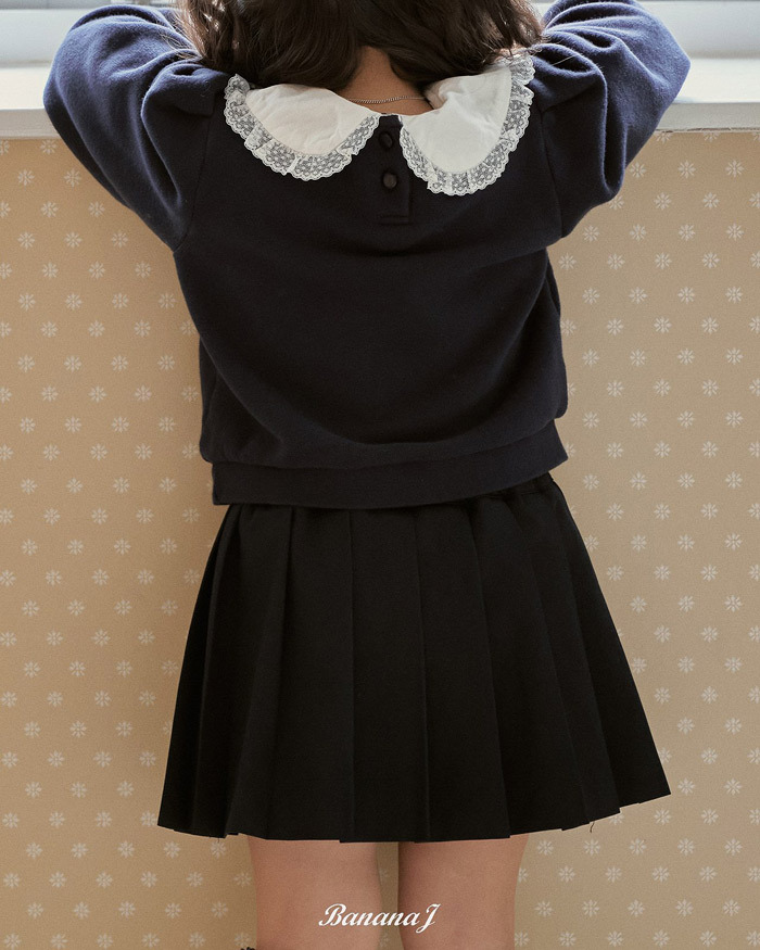 正韓春Bananaj 兩色娃娃領上衣