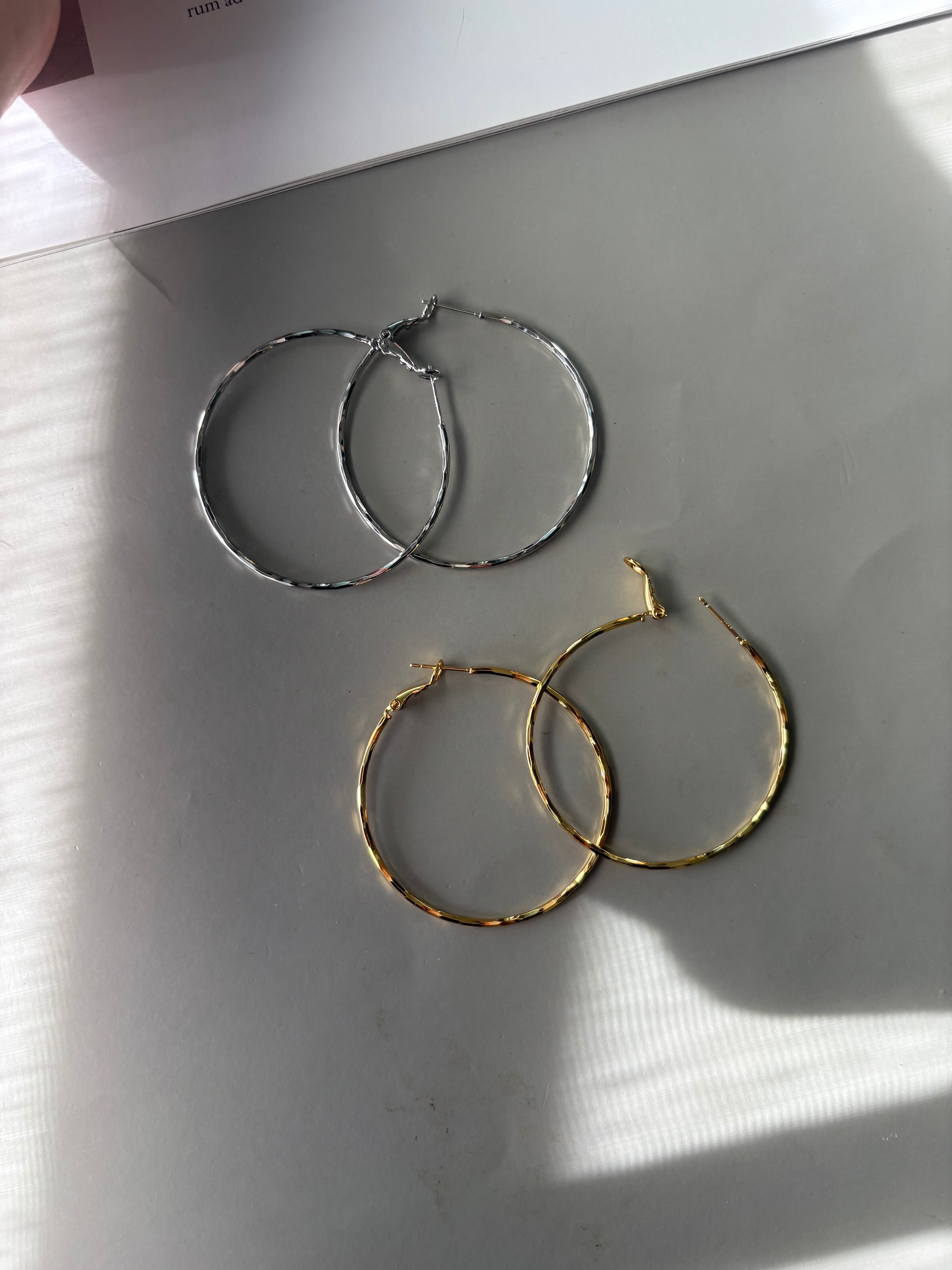 twist circle hoop pierce