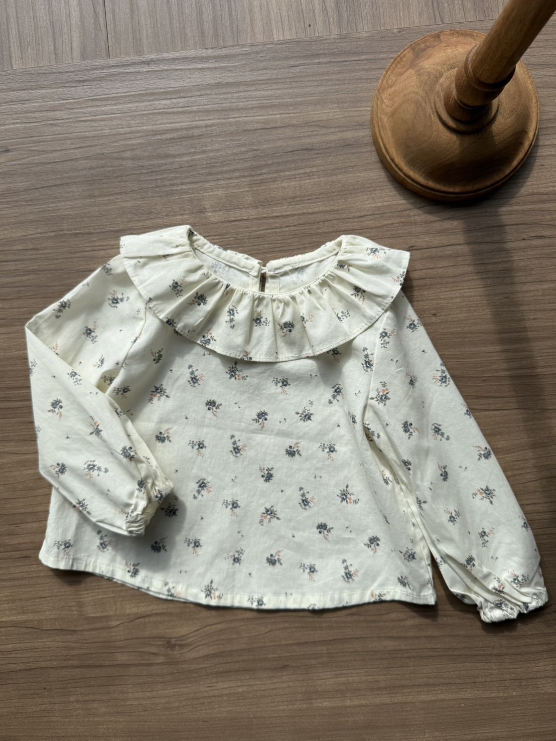 法式花樣荷葉上衣