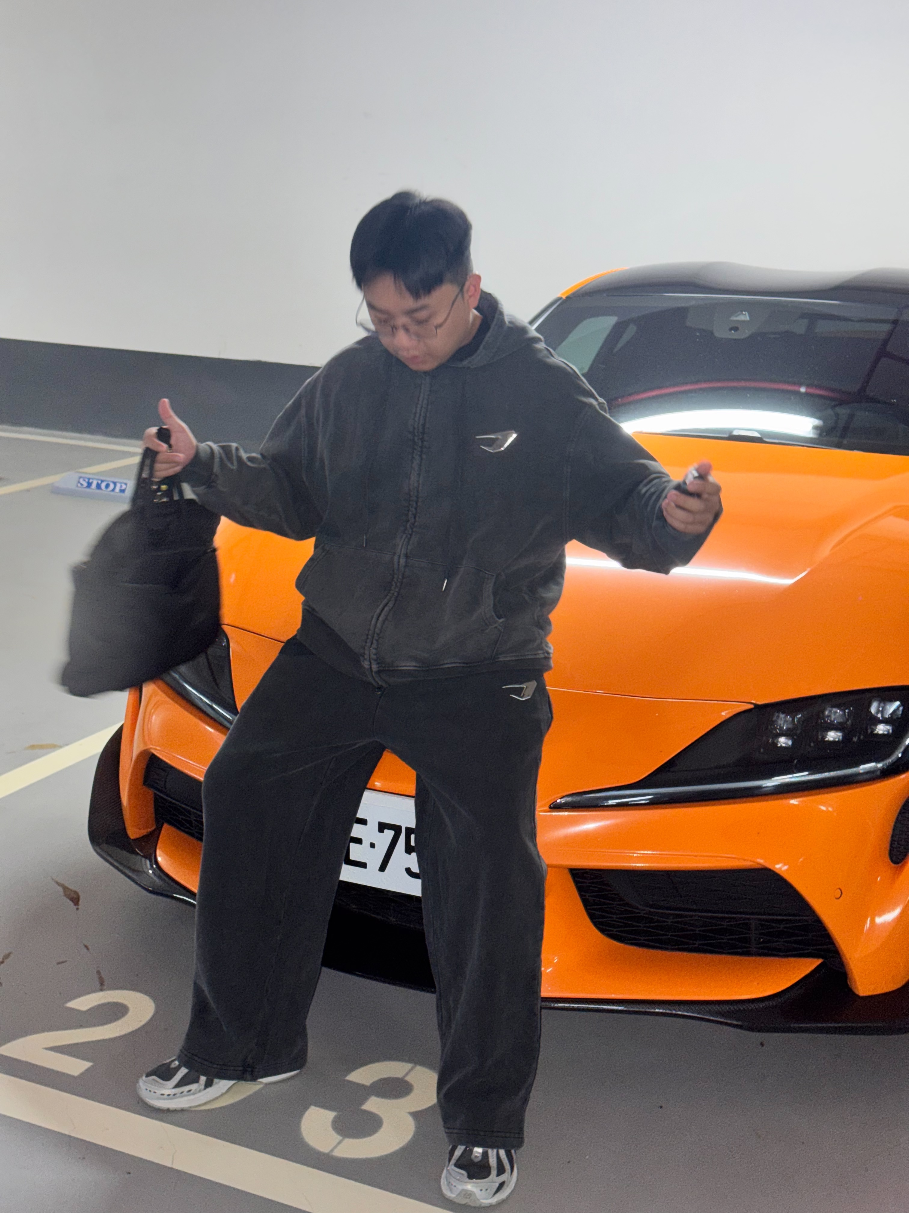 <老闆大推>韓國小眾品牌 DRIX  D字母 TPU金屬符號 刷舊寬褲