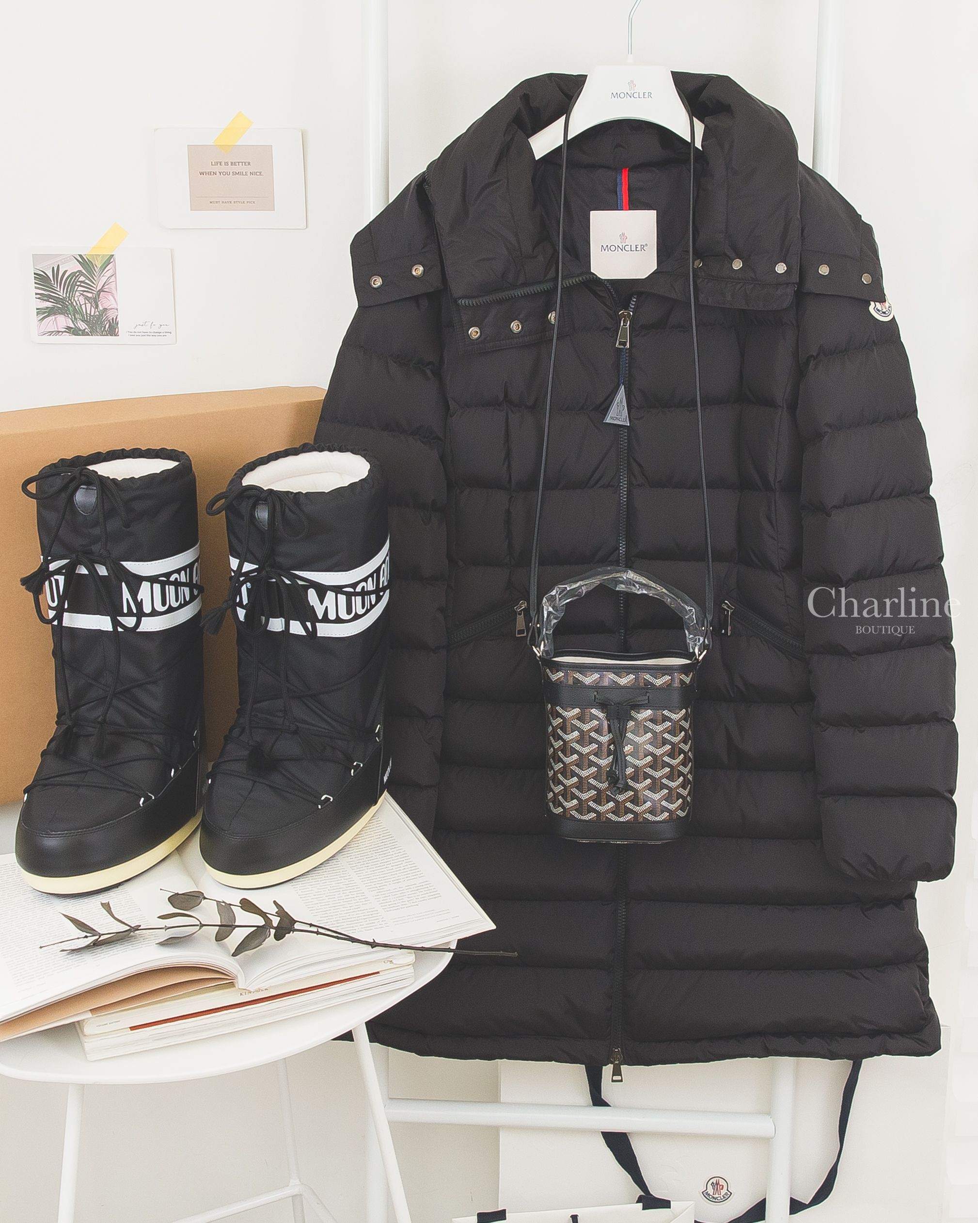 Moncler 黑色長版收腰連帽拉鍊輕羽絨外套,Moon 黑色尼龍白字抽繩高筒雪靴,Goyard Petit Flot Mini Bucket Bag 黑色迷你水桶包-Charline Boutique 精品代購