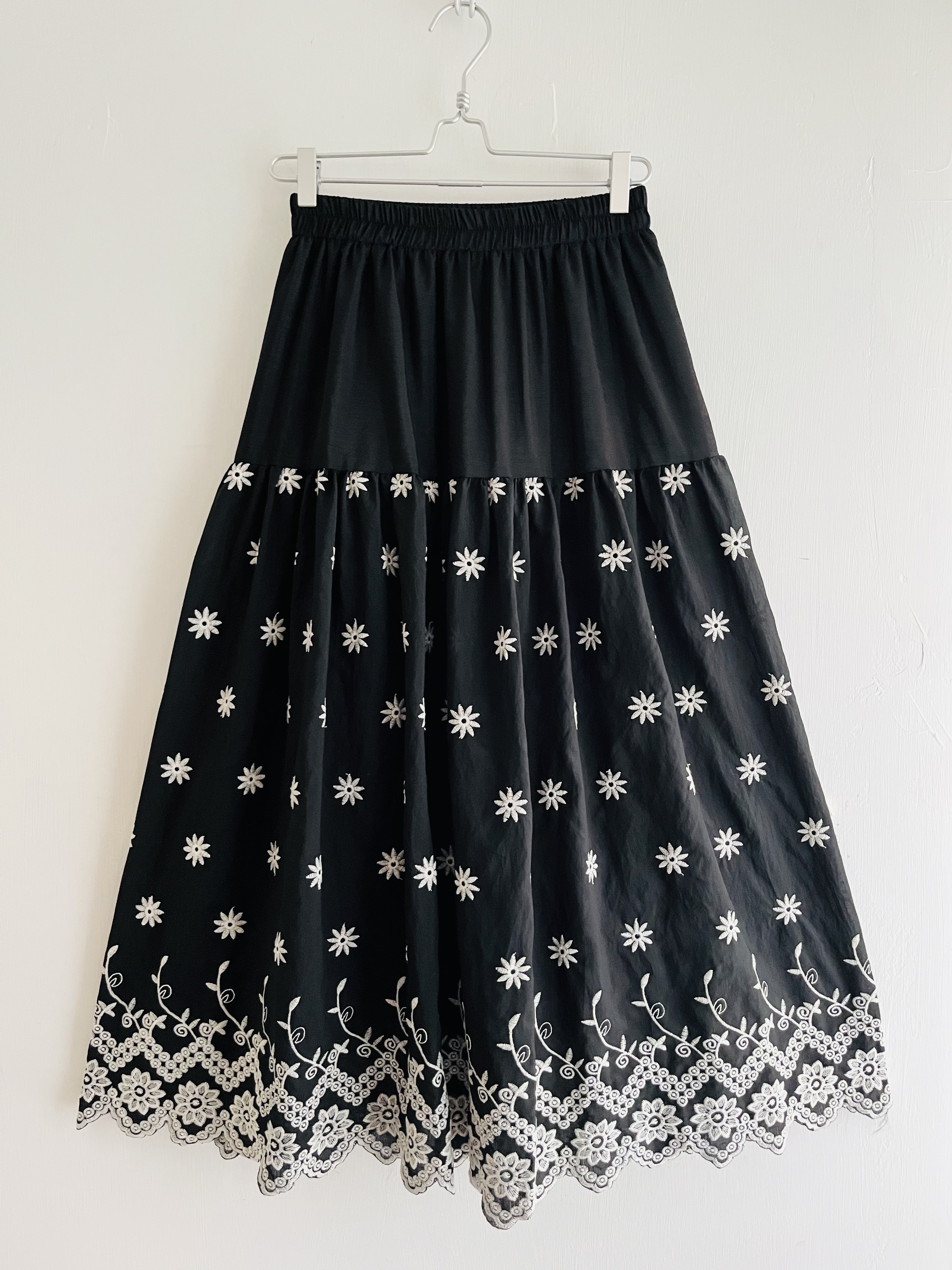 SOLDYLAN黑色刺繡花花全橡筋裙