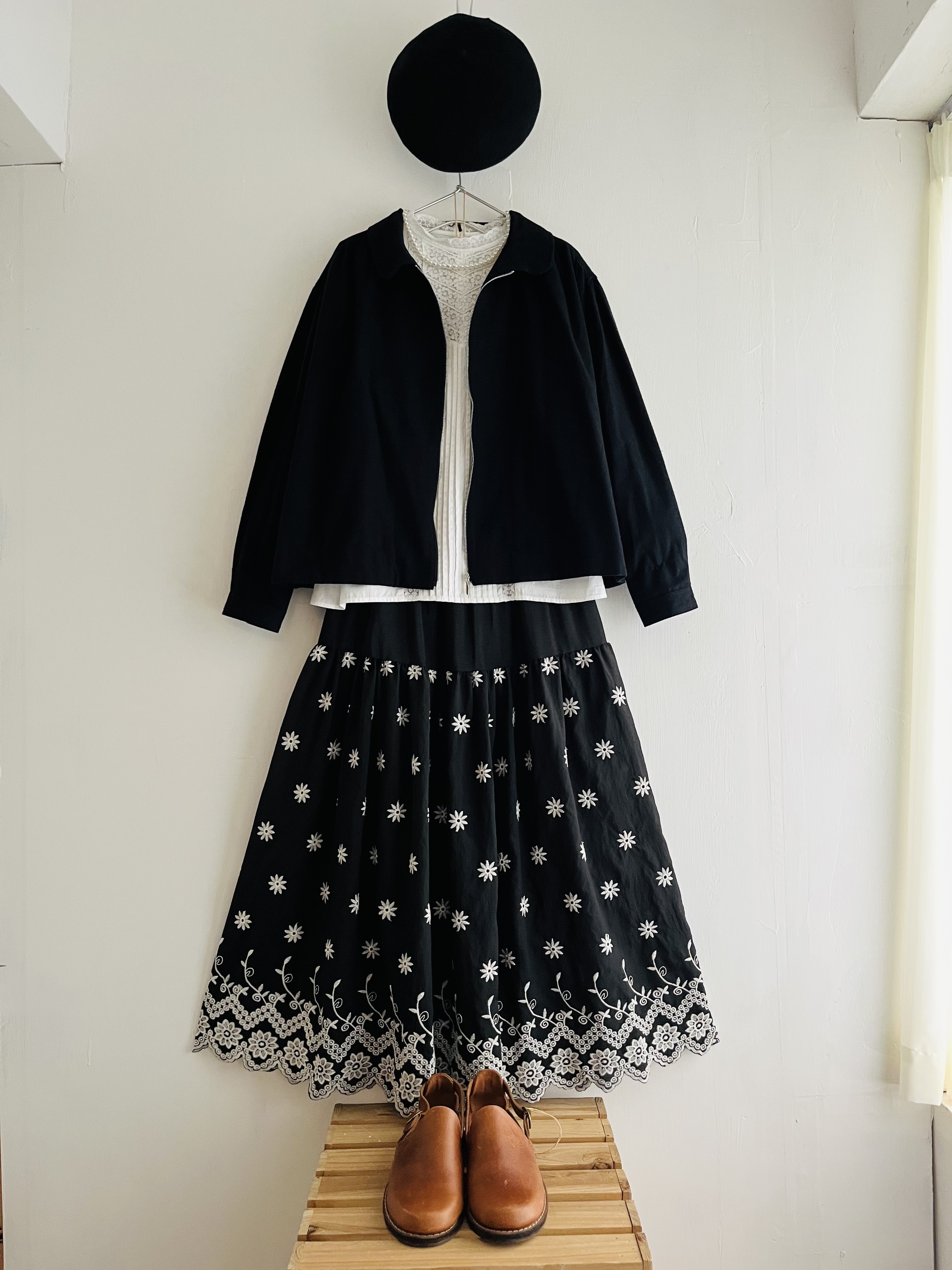 SOLDYLAN黑色刺繡花花全橡筋裙