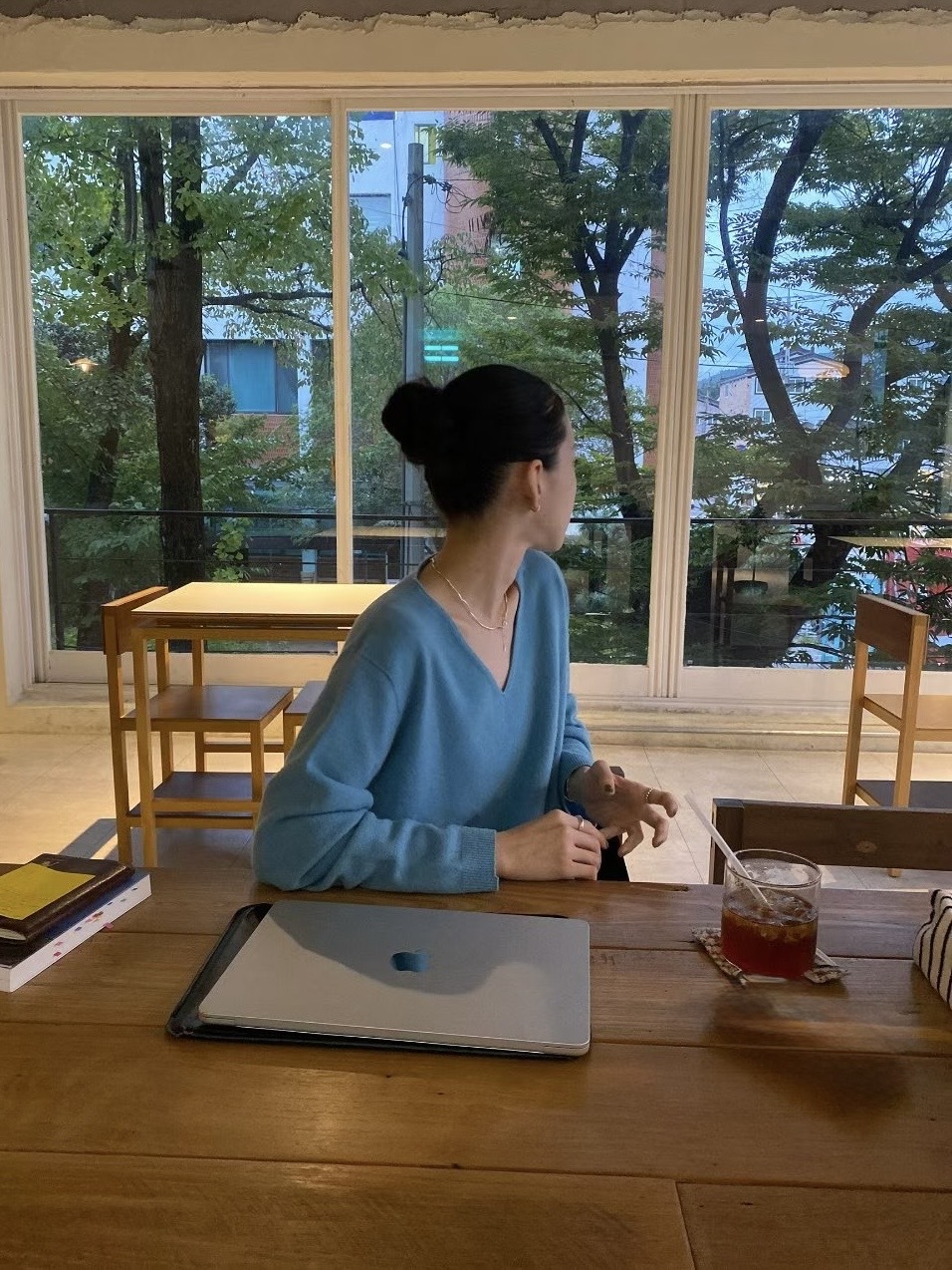 #228N699 極簡細膩，V領羊毛針織上衣 “Aqua blue - the best ”