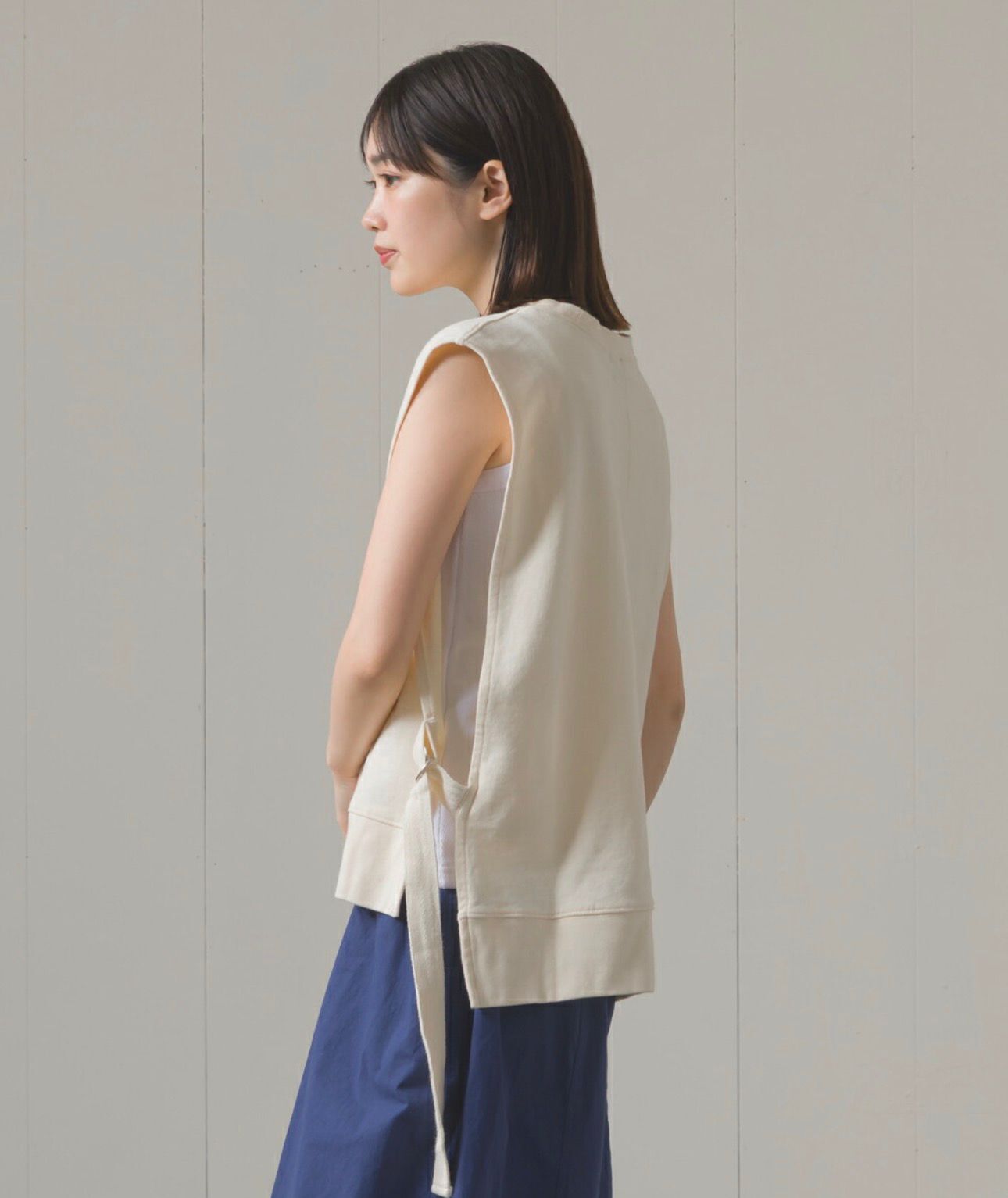 【預購】JN012905 Sans Souci 側邊束帶圓領衛衣背心