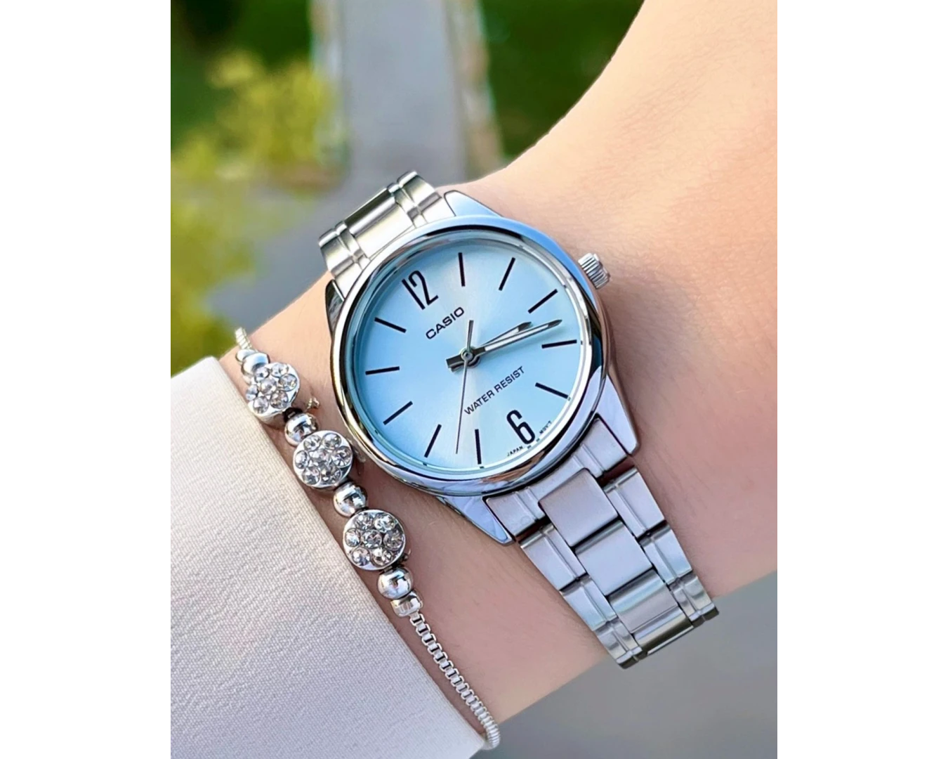 萬年鐘錶 - CASIO 卡西歐 時尚簡約水藍面不鏽鋼錶帶女錶 LTP-V005D-2B 錶徑28.2MM