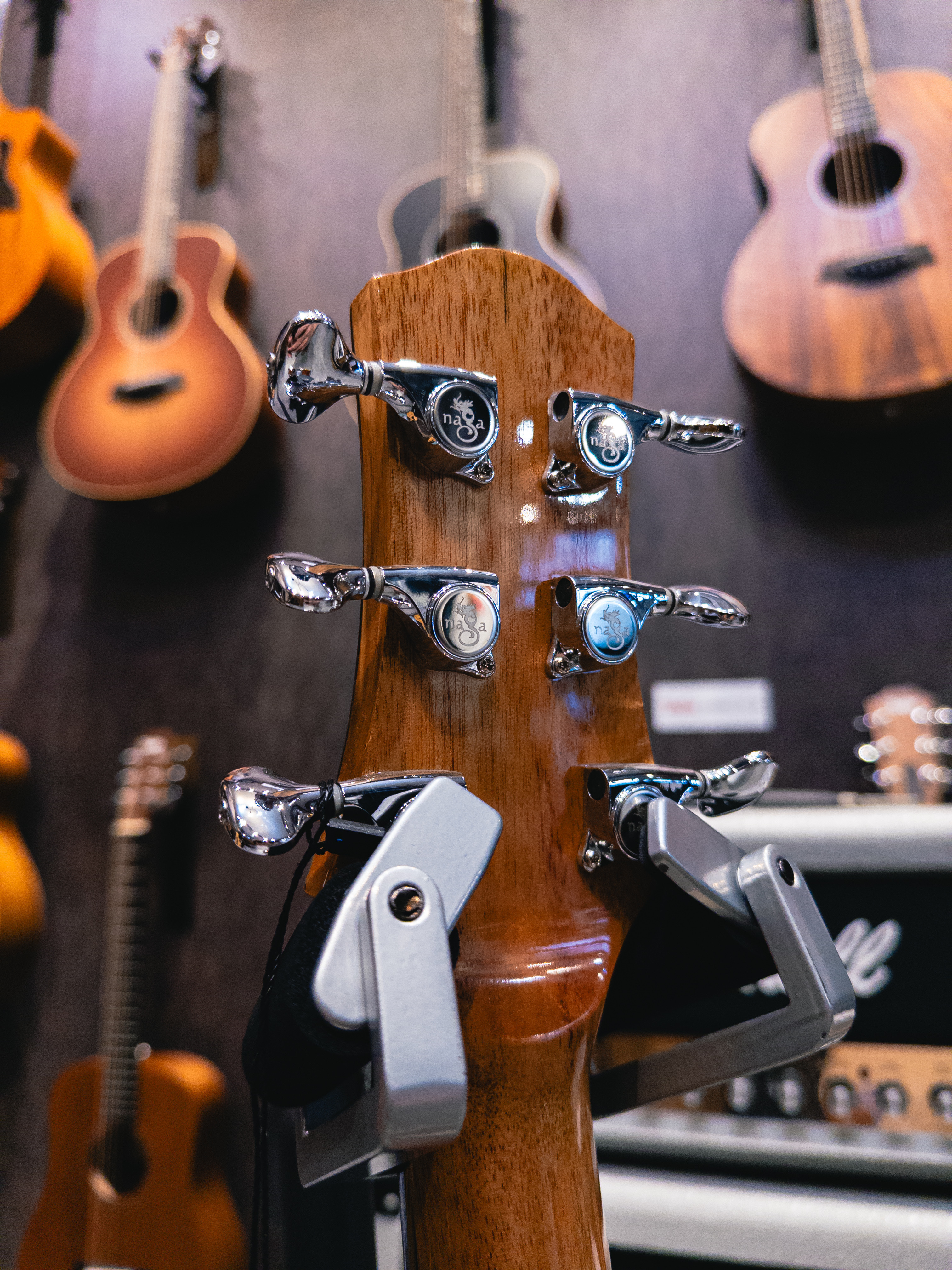 NAGA吉他 NAGA吉他 風系列 伍伍慧代言 G-08OOCBK 黑色亮光 英格曼雲杉面板/沙比利側背 面單板木吉他 40吋 OOC桶身缺角 附原廠厚琴袋 第 3 張圖片｜三峽吉他 / Bass