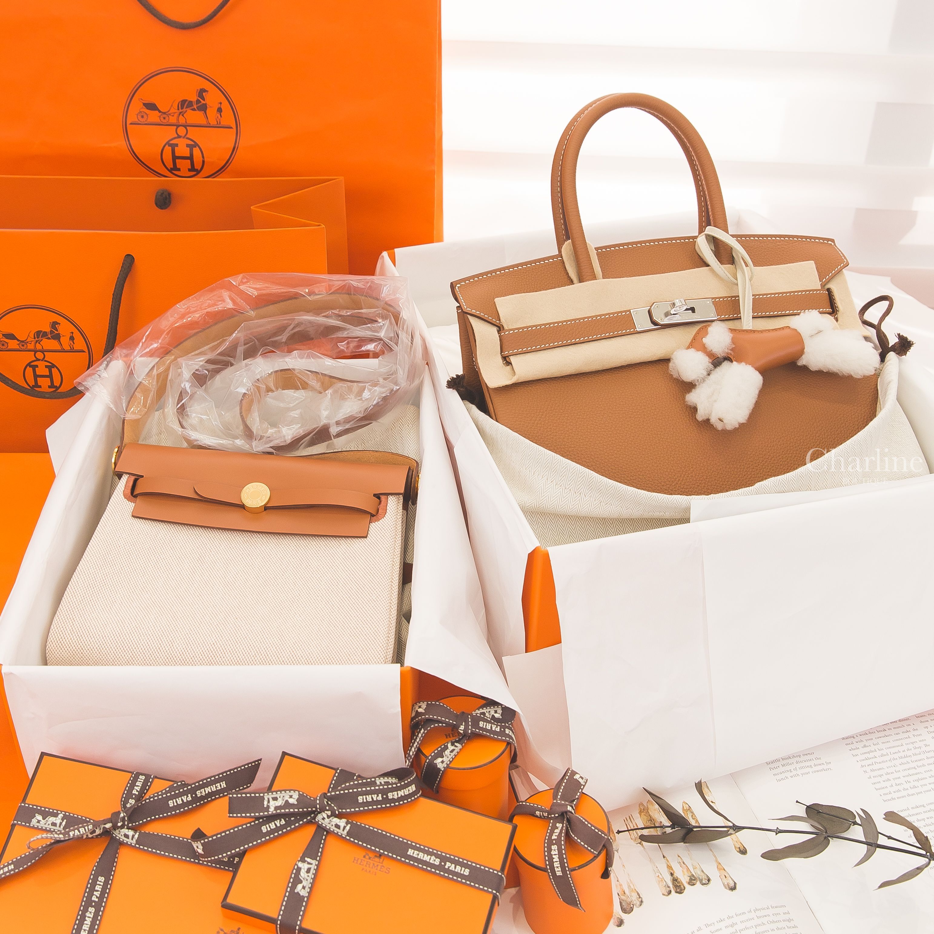 Hermès Budy Charm 焦糖色/奶昔白羊毛獵狐梗犬吊飾,Hermès Herbag 20 米色帆布拼淺褐色皮革金釦,Hermès Birkin 30cm 焦糖色銀釦-Charline Boutique 精品代購