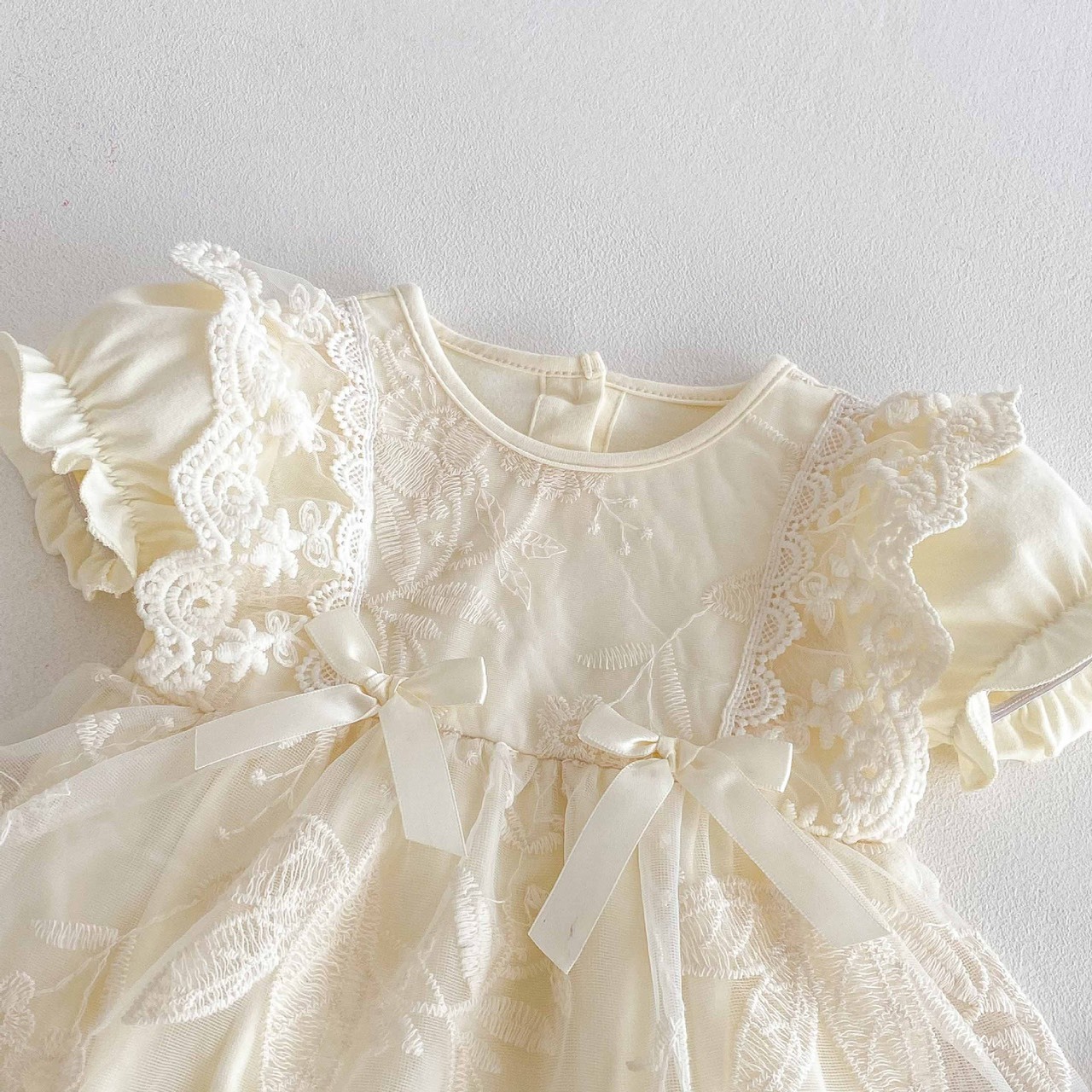 蕾絲蝴蝶結包屁衣