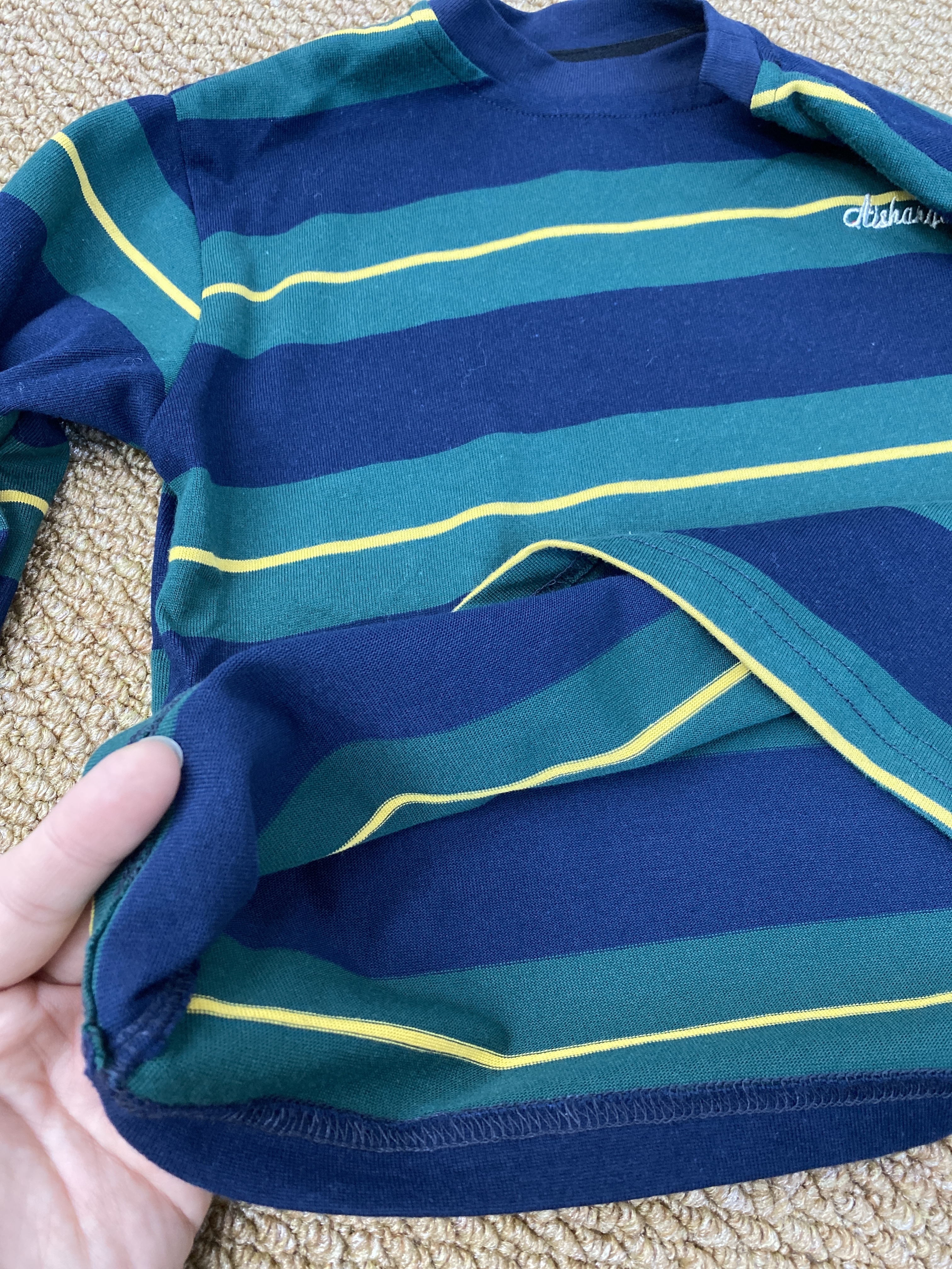 A04164型男草寫字橫條上衣