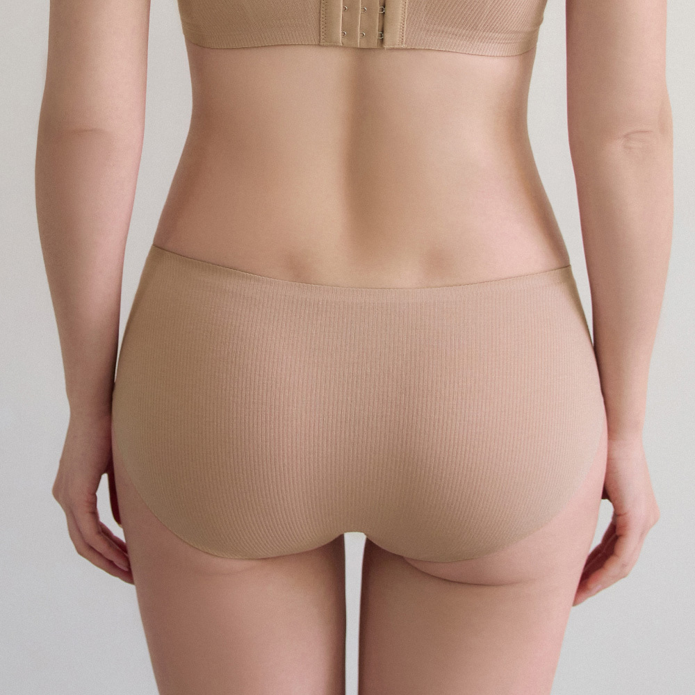 【Free Cut Jelly】Seamless Brief Mid-Rise Panty (Khaki)