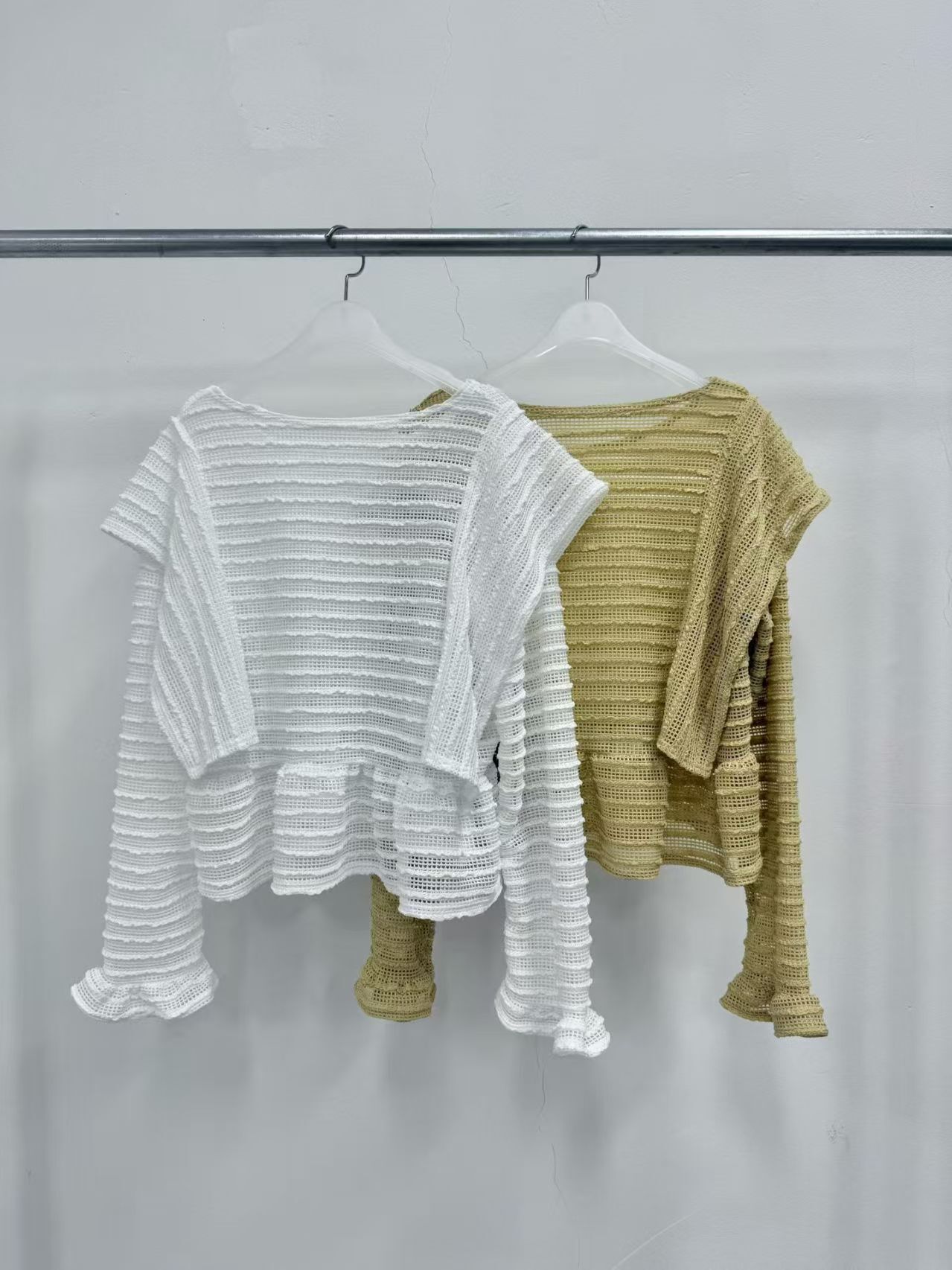 MS5403 荷葉邊縷空格上衣