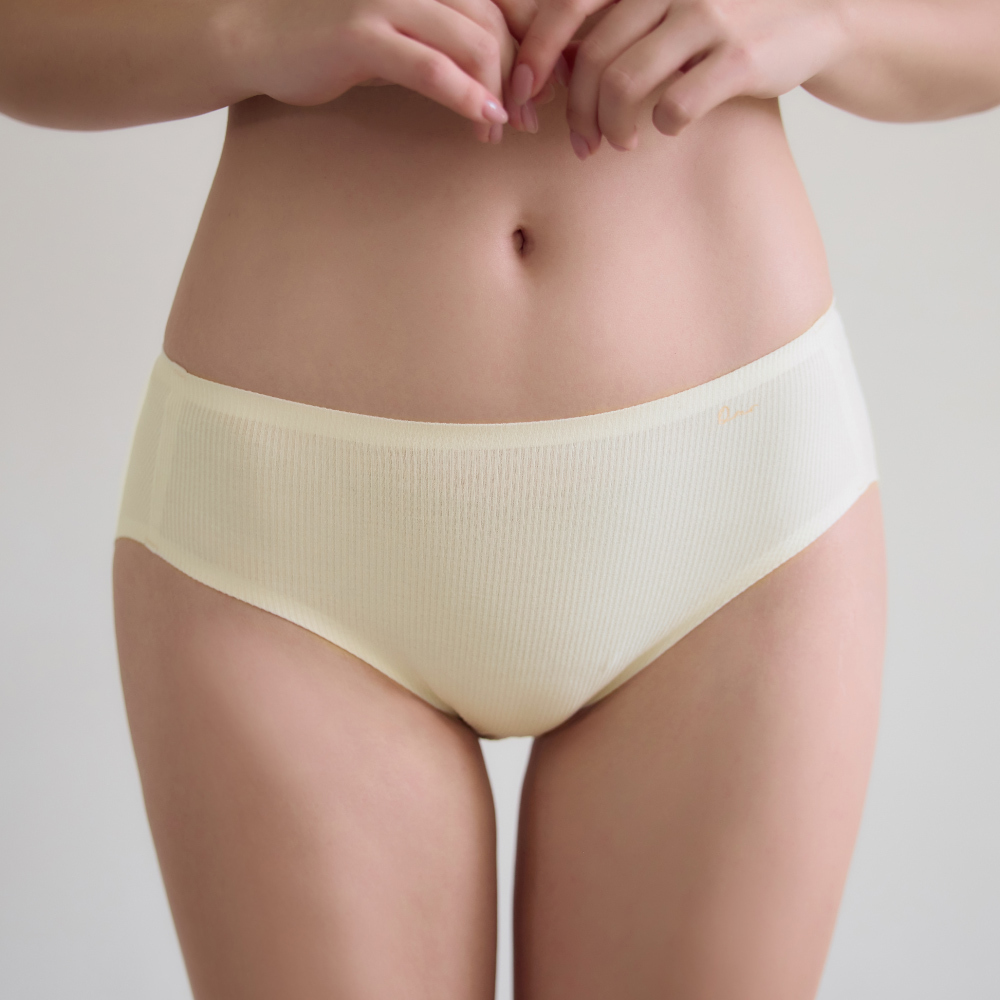 【Free Cut Jelly】Seamless Brief Mid-Rise Panty (Beige)