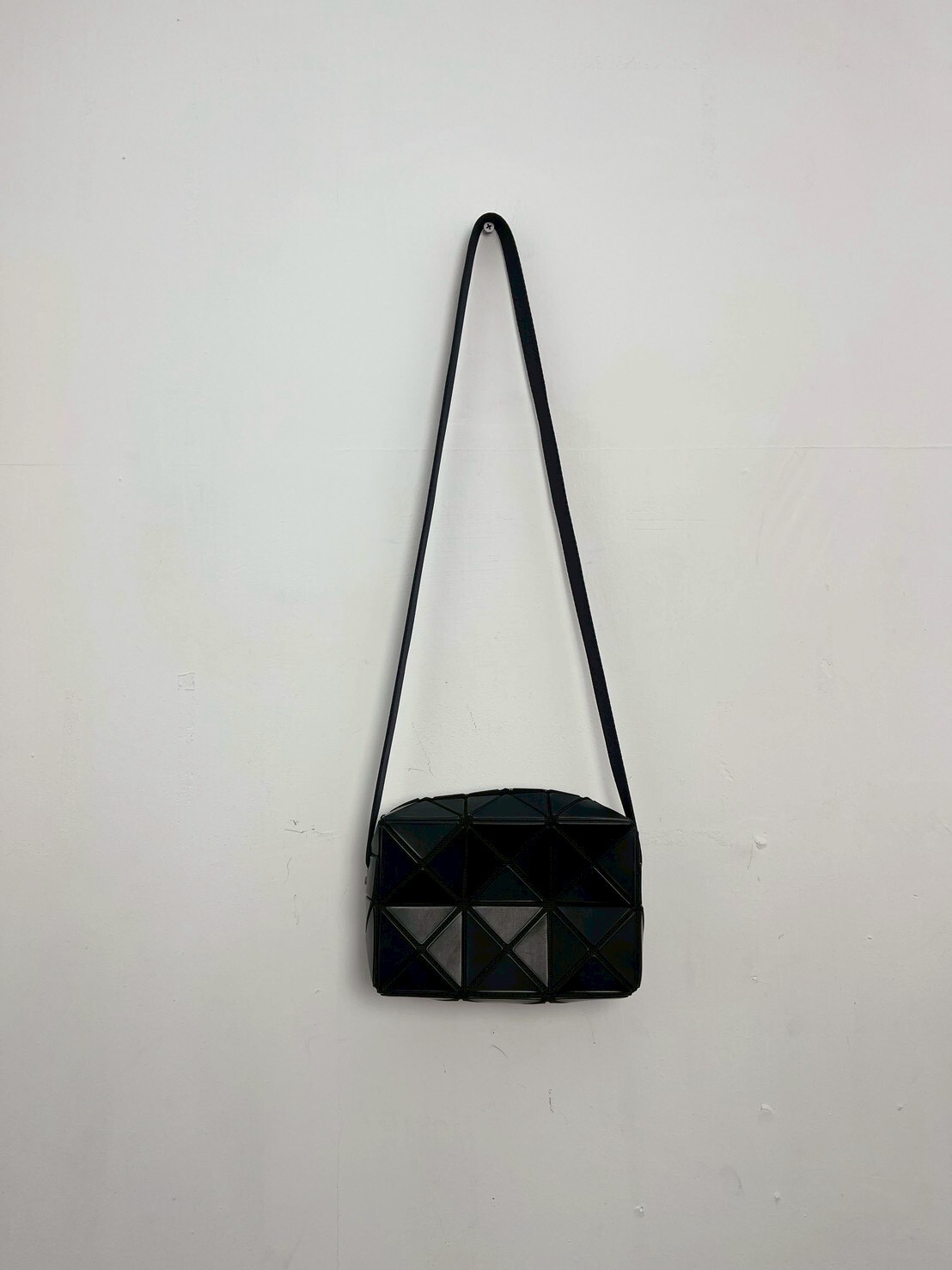 ISSEY MIYAKE CUBOID Shoulder Bag Matte Black