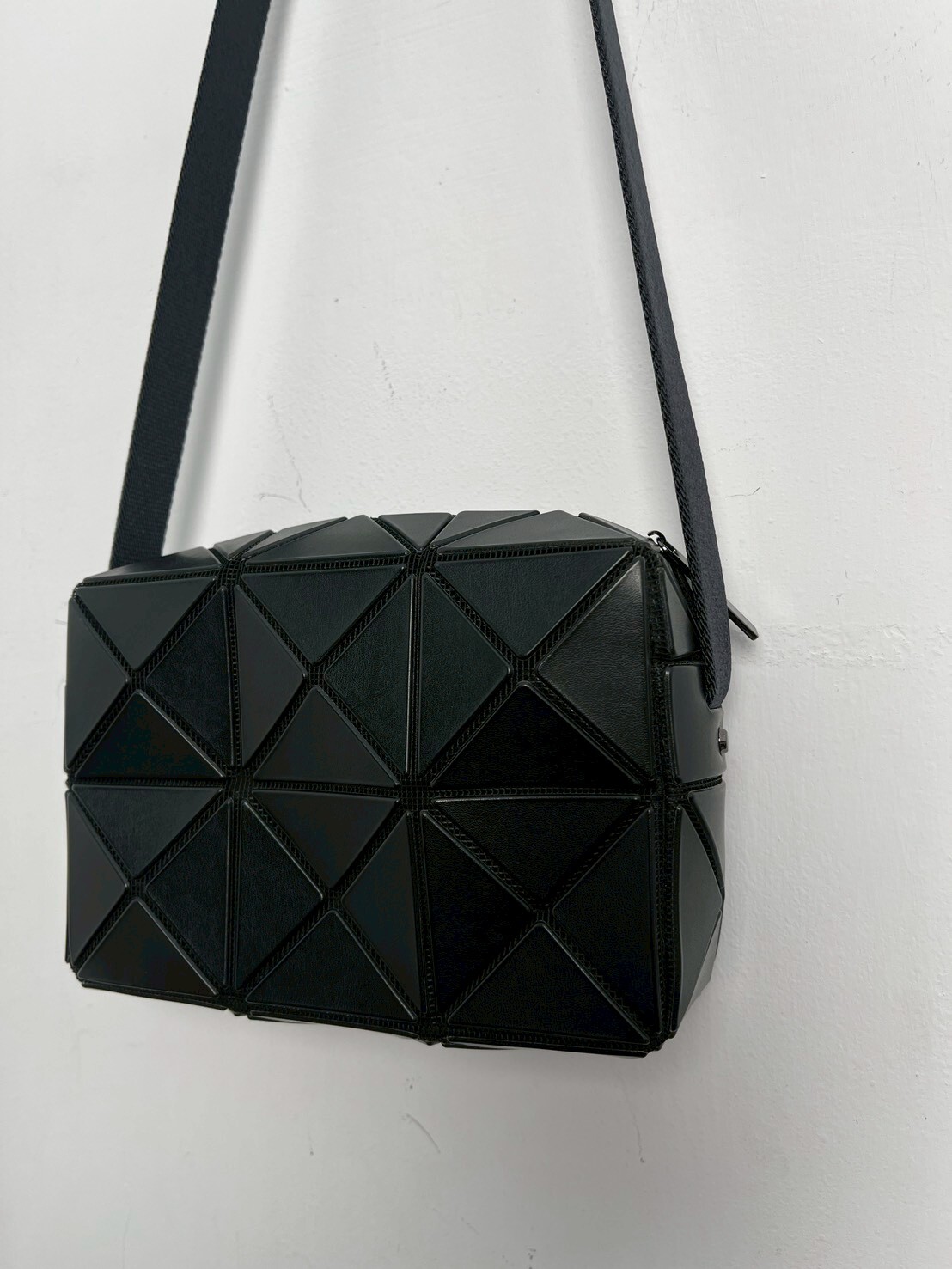 ISSEY MIYAKE CUBOID Shoulder Bag Matte Black