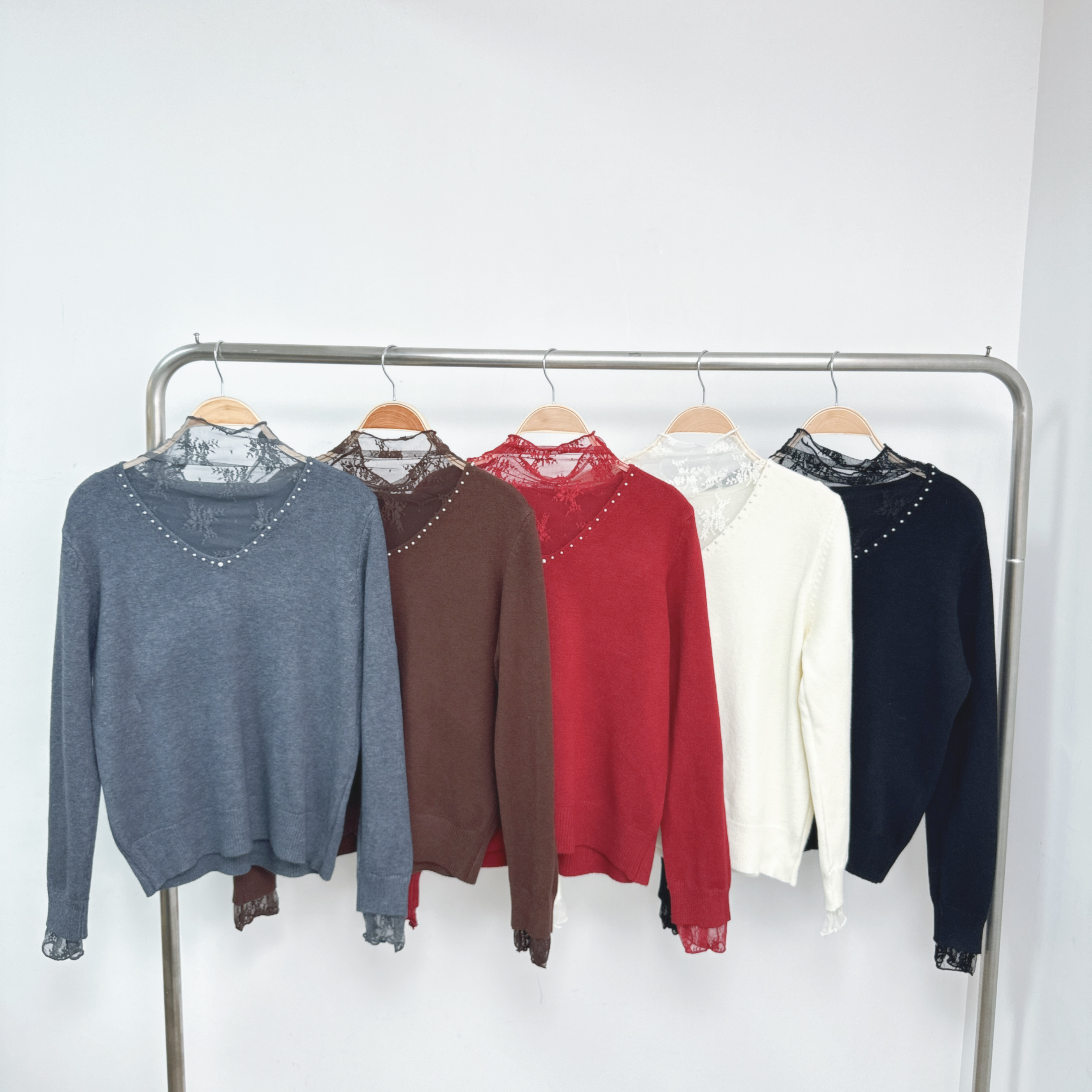 拼喱士小企領珍珠V領假兩件彈性冷衫 (D16-D20)