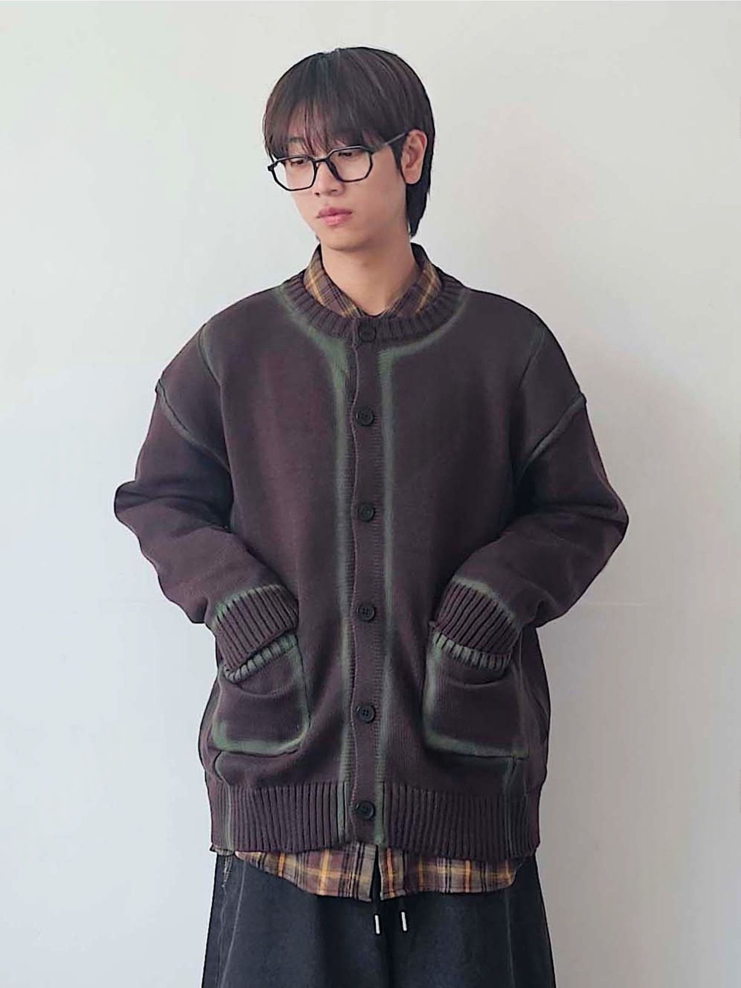 極簡風情侶裝開衫｜情侶對比色穿搭 層次搭配示範