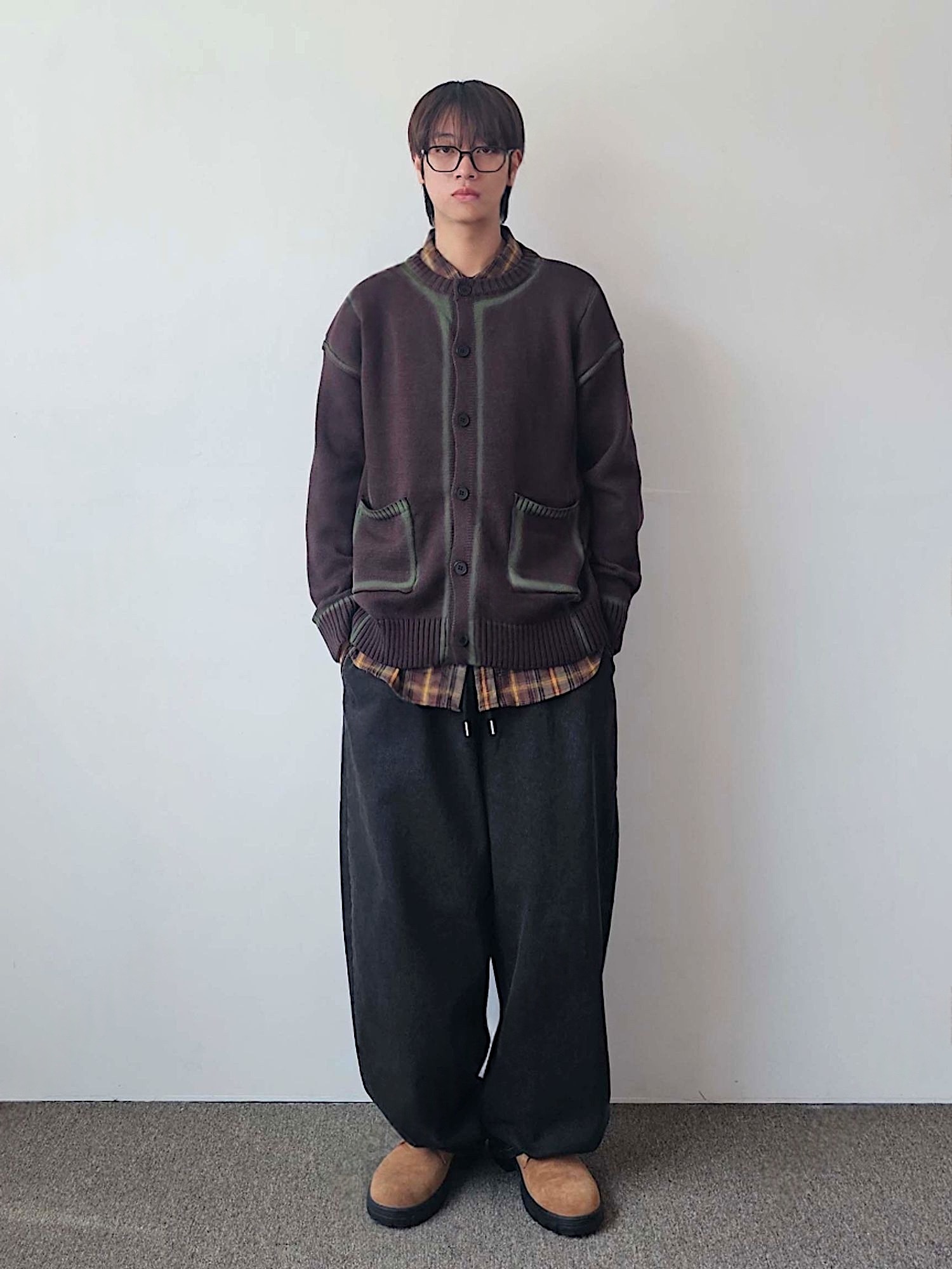 情侶開衫外套疊穿示範｜開衫搭配 T-shirt 層次穿搭