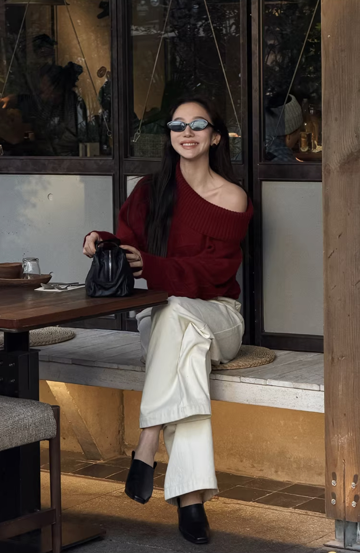 法國紅可拉露肩造型麻花針織毛衣-F (Elegant & Love)