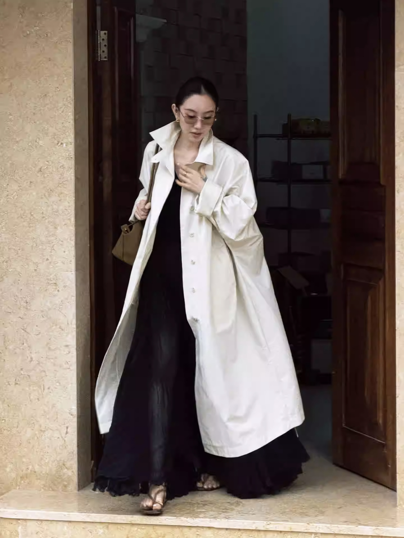 歐美女子俐落感翻領排釦長版風衣外套-S-M / 2色 (Elegant & Love)