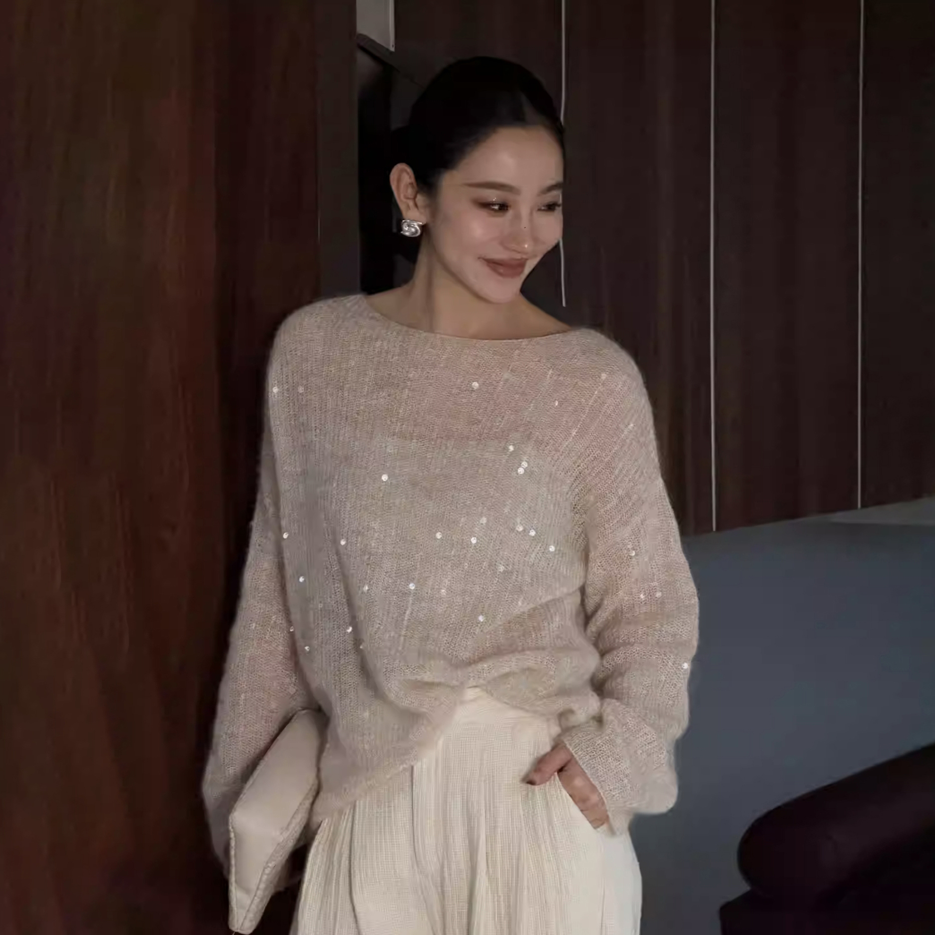 奶油杏閃閃亮片圓領針織上衣毛衣-F (Elegant & Love)