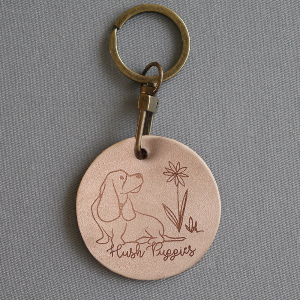Hush Puppies 巴吉度皮革鑰匙圈 | 經典巴吉度插畫