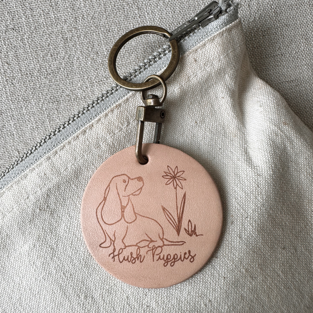 Hush Puppies 巴吉度皮革鑰匙圈 | 經典巴吉度插畫