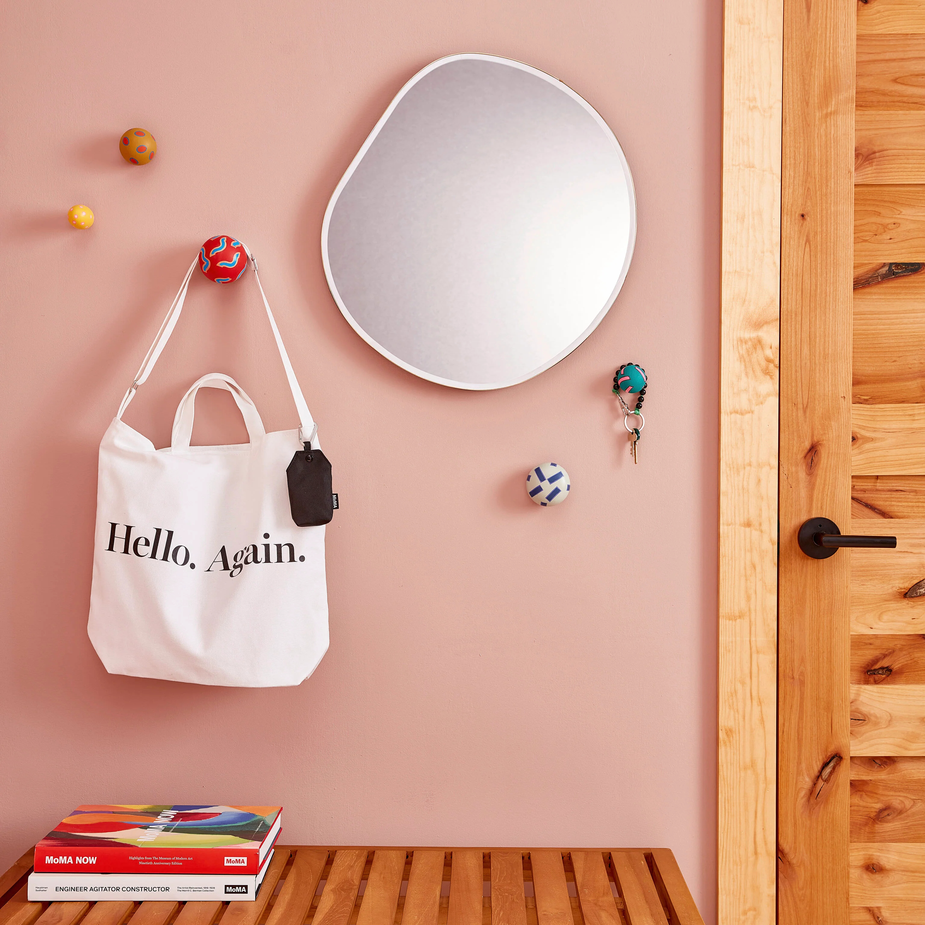 Areaware Chiaozza ，我們應該充分利用垂直空間——而這些掛鉤就是一個完美的起點。