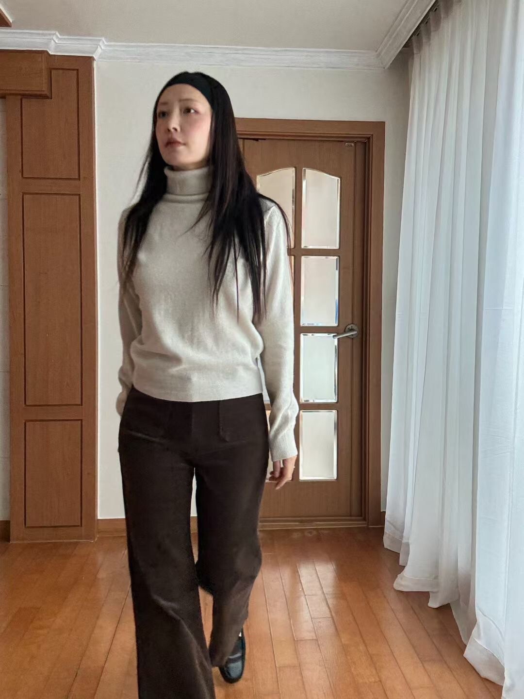 奶油白反摺高領針織上衣