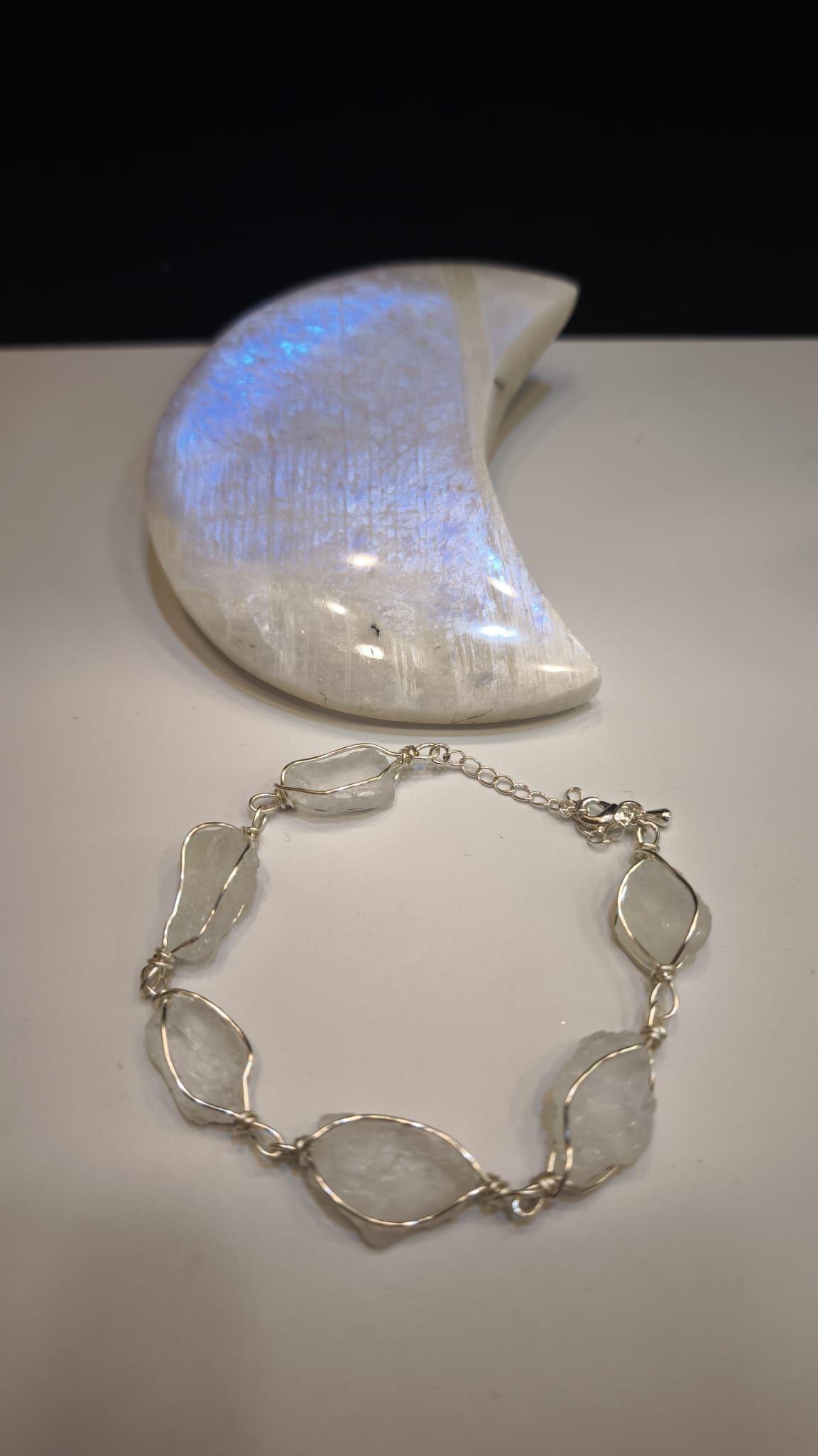 0202CT11-水晶飾物CT- 卓娜獨家：白之戀人藍月光手錬 (C11)