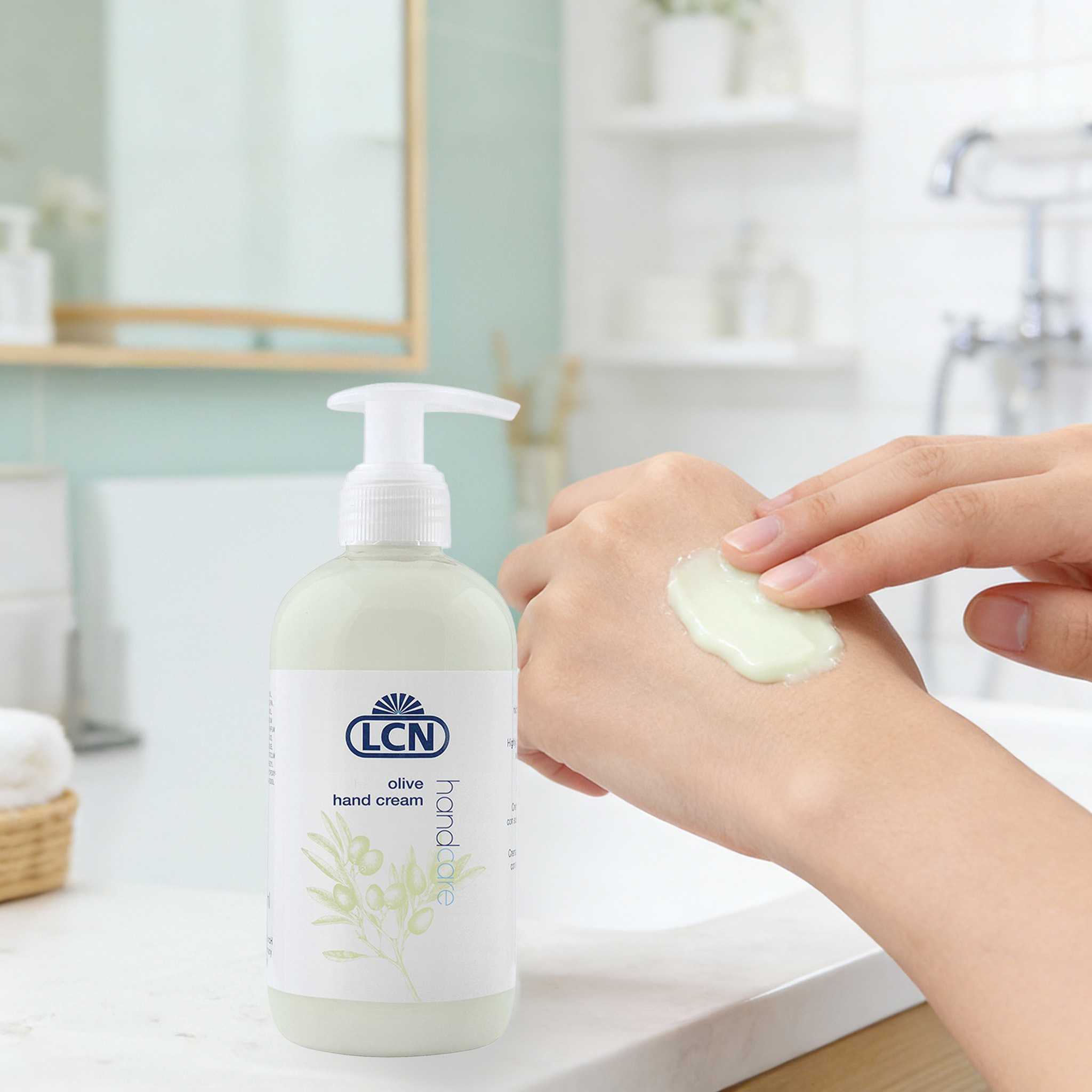 LCN 橄欖水漾潤手霜 250ml