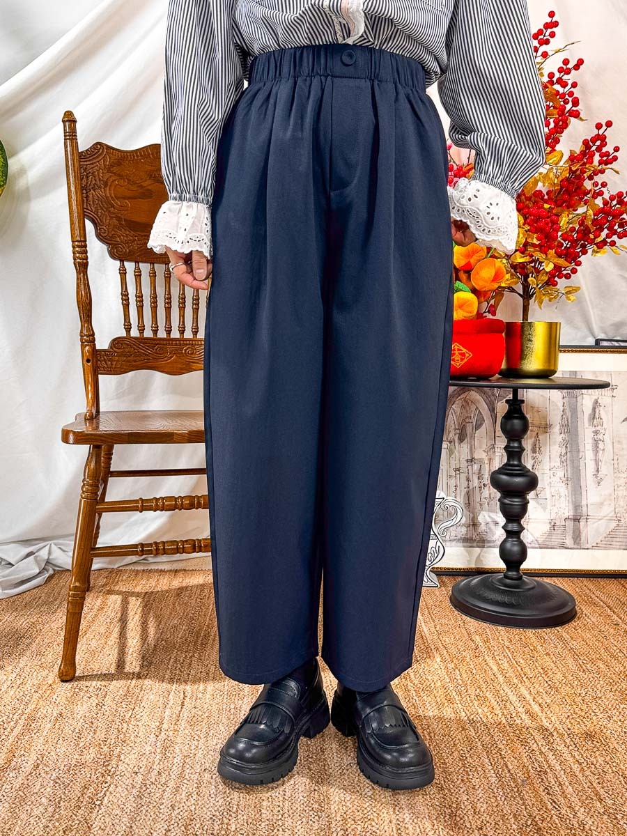 橡根腰．前釘鈕．扯布料直腳褲 (有袋)