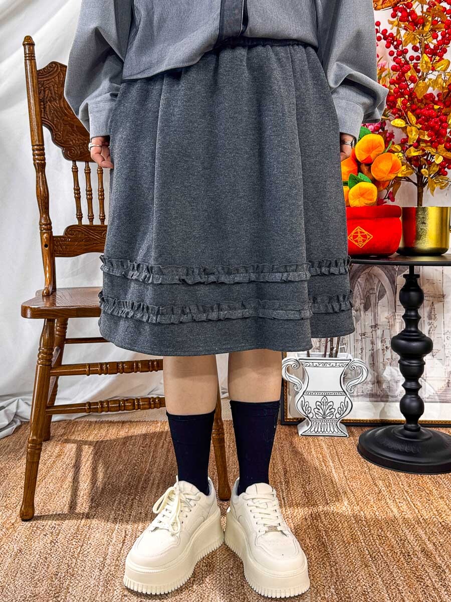 ⬇️開倉低至半價😱FINALSALE📣 橡根腰．腳位RUFFLE邊．絨絨料半截裙 (有袋)【不設退換】