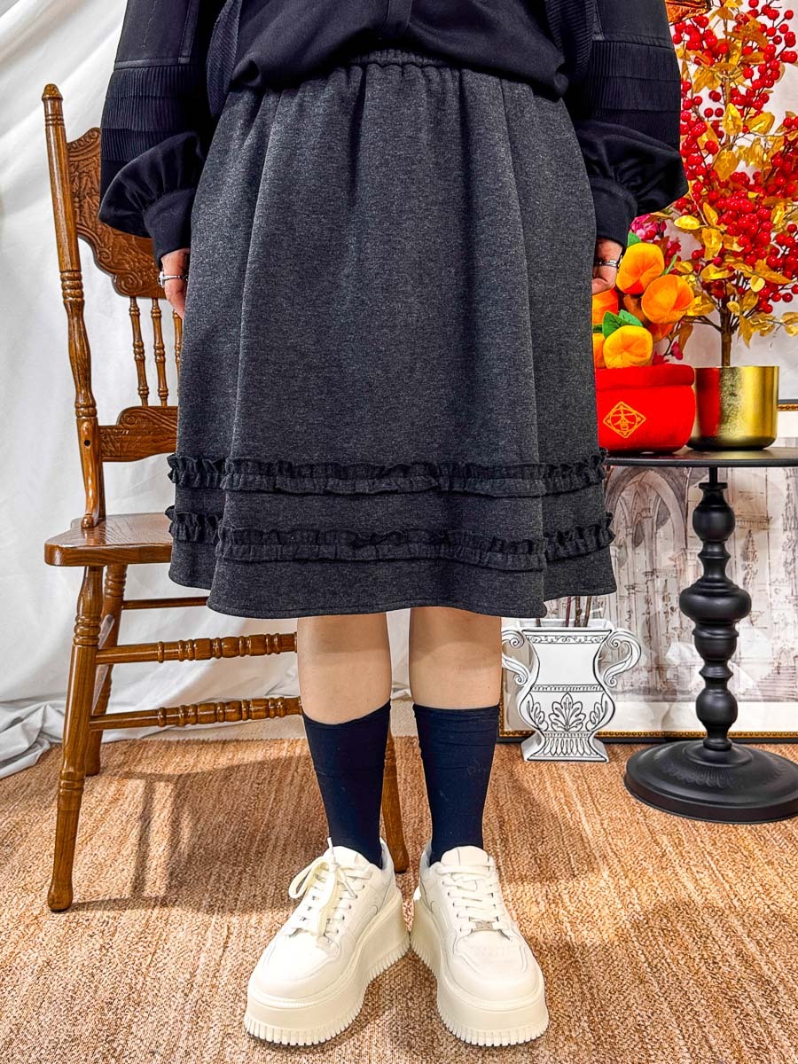 ⬇️開倉低至半價😱FINALSALE📣 橡根腰．腳位RUFFLE邊．絨絨料半截裙 (有袋)【不設退換】