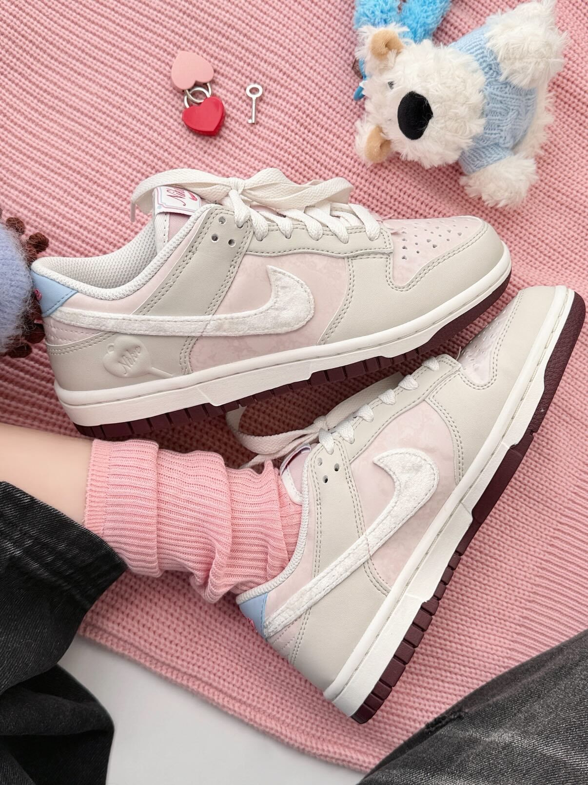 【逢甲 FUZZY】W Nike Dunk Low "Valentines Day 2026" 情人節限定 IQ1145-610