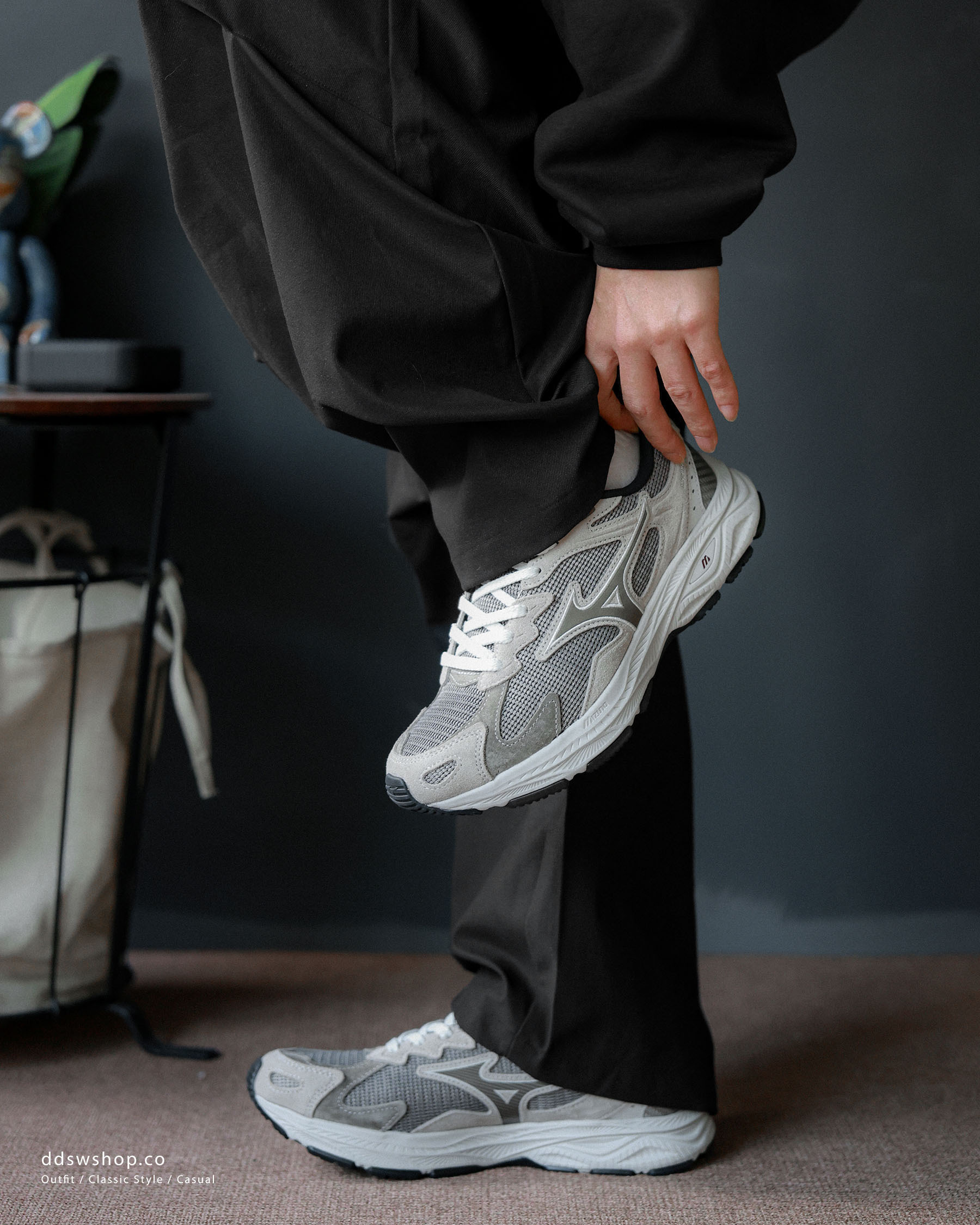 "代購" Mizuno Racer S  復古跑鞋 灰棕色 D1GH253507