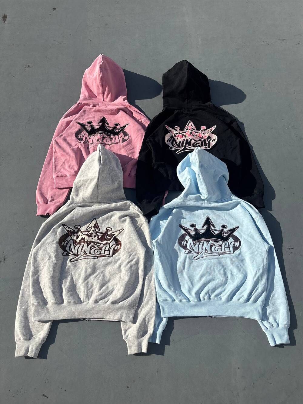 【9090】0131發售 King Logo Zip Hoodie