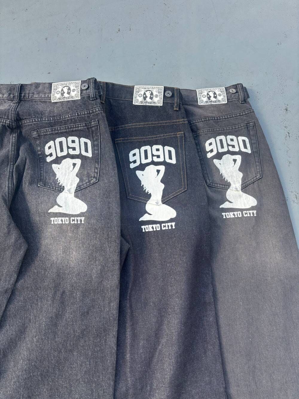 【9090】0131發售 Sexy Logo Denim Pants