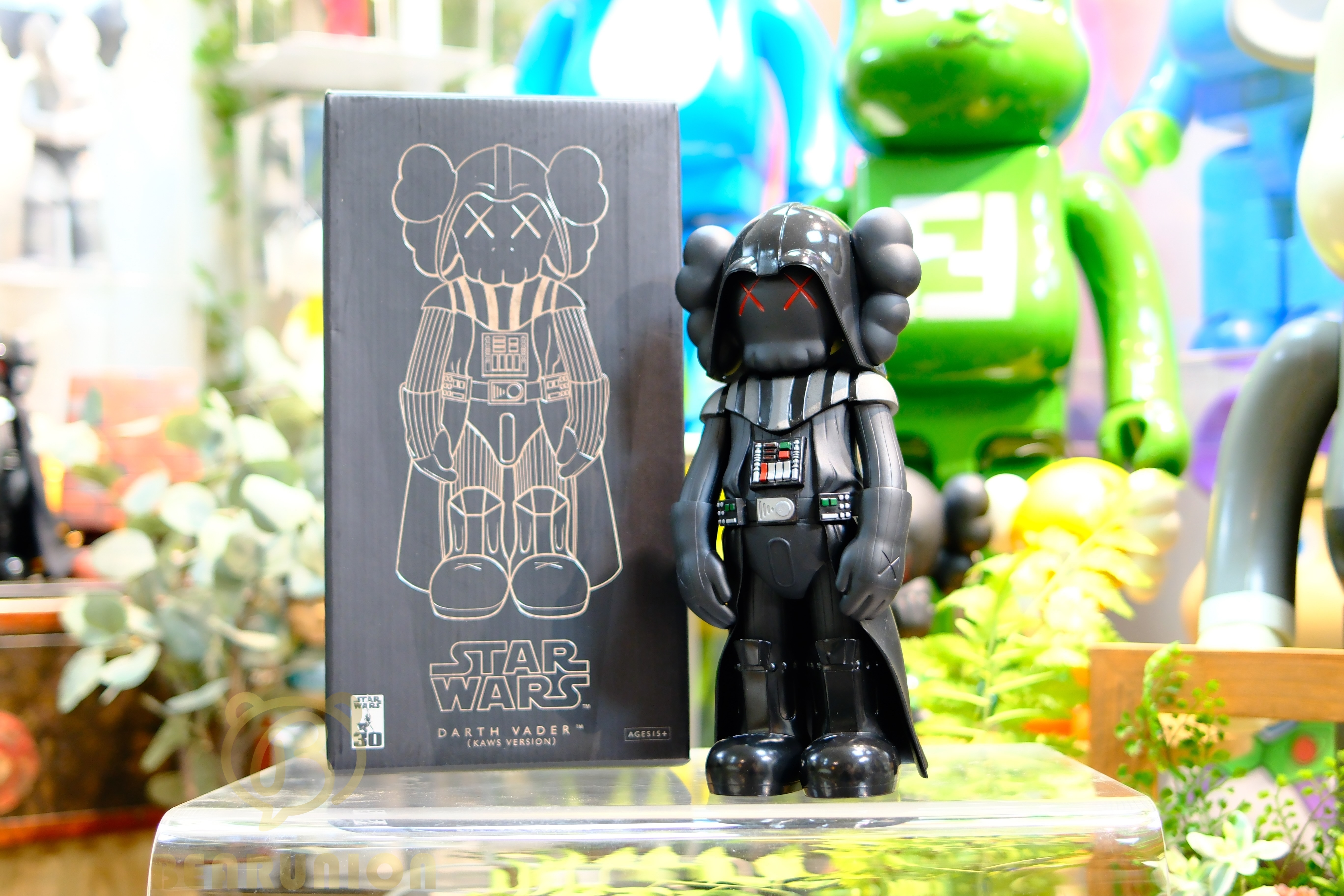🥇現貨🥇⭐️Used⭐️ KAWS Star Wars Darth Vader Companion with Cape Vinyl Figure