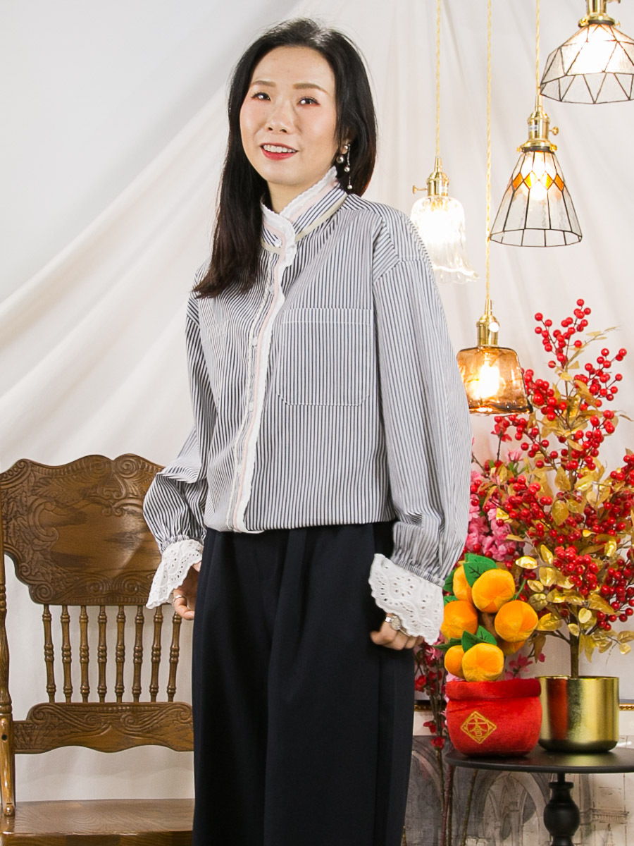 開倉低至半價😱FINALSALE📣 全開胸扣鈕．通通刺繡邊．直紋麻棉料TOP【不設退換】