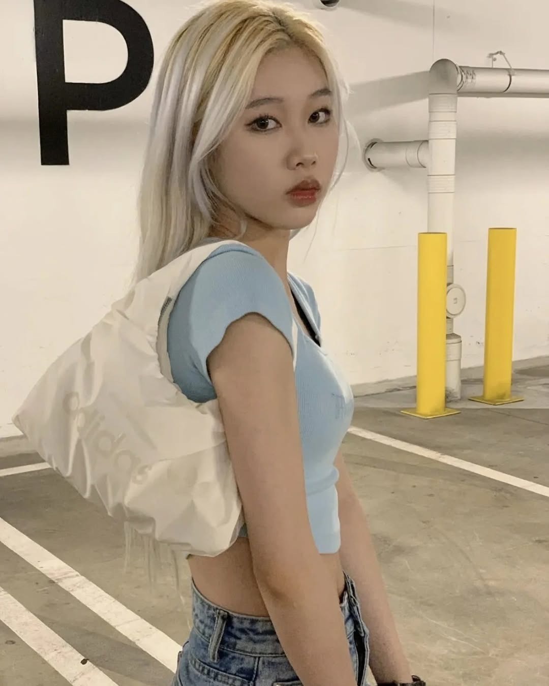 海外限定✈ ADIDAS 愛迪達光澤雲朵包 黑/米白