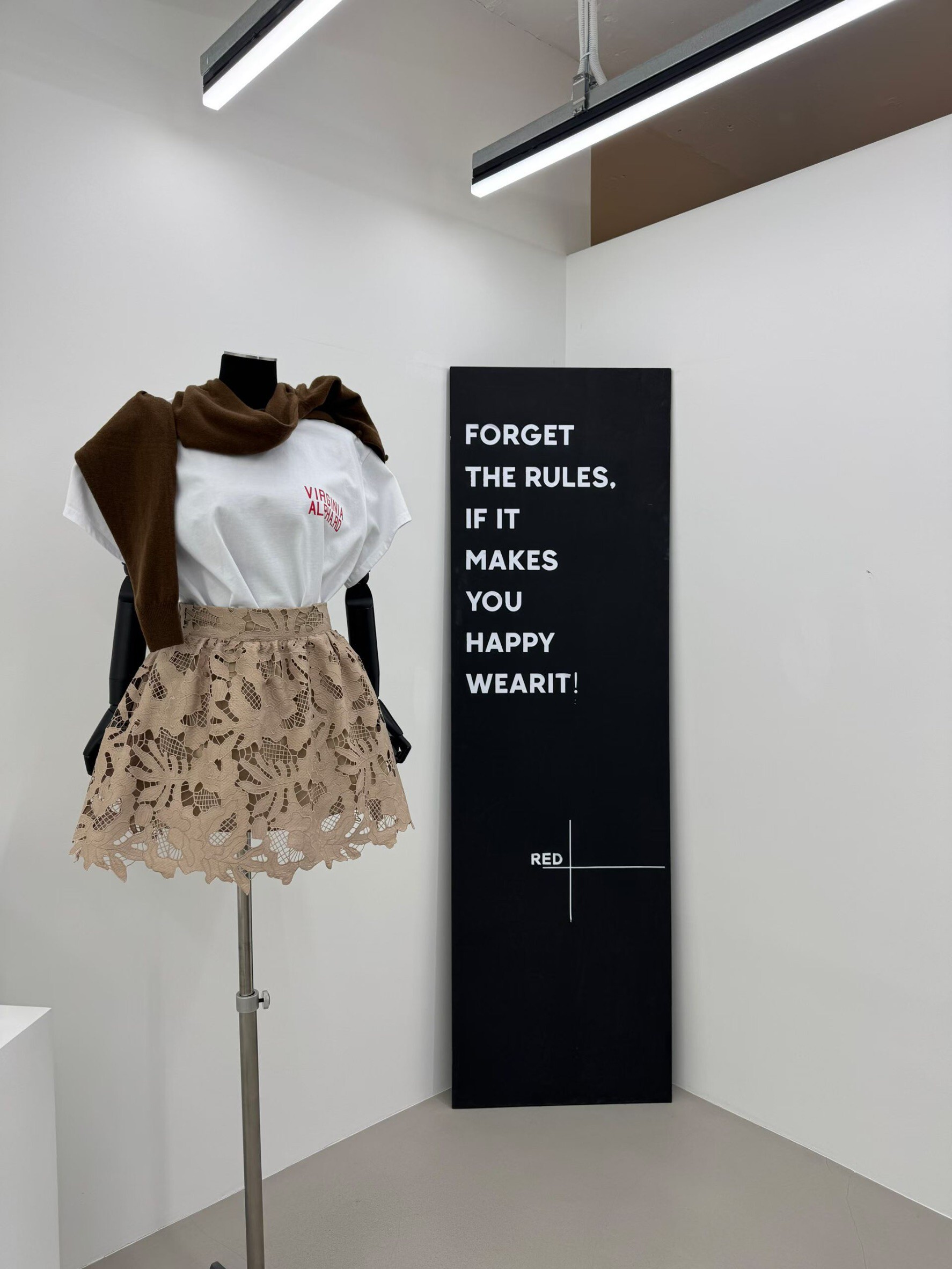 布蕾絲短裙(短褲內裡)