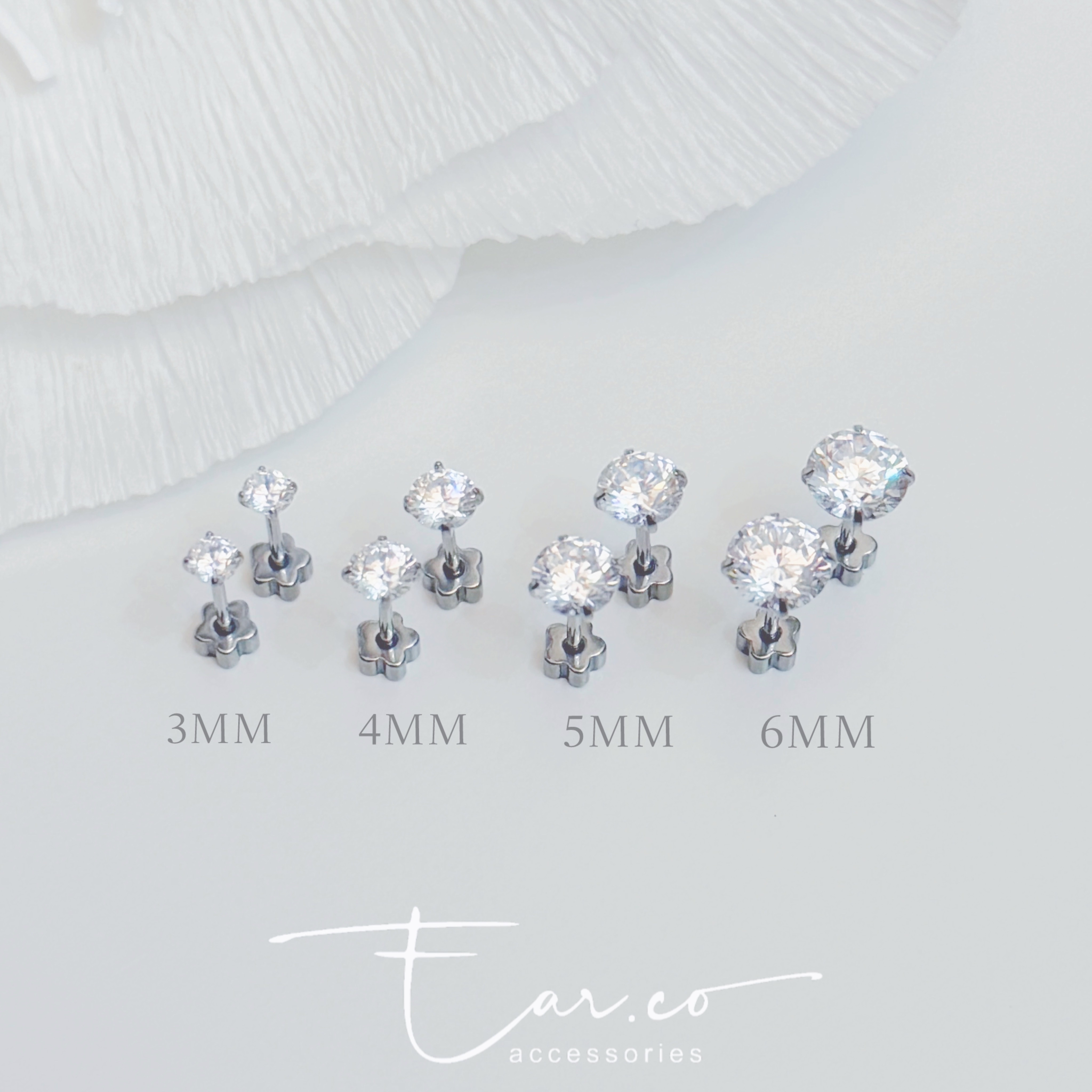 經典四爪圓鋯石花花平底耳珠/耳骨釘 [一對] [G23 Titanium]